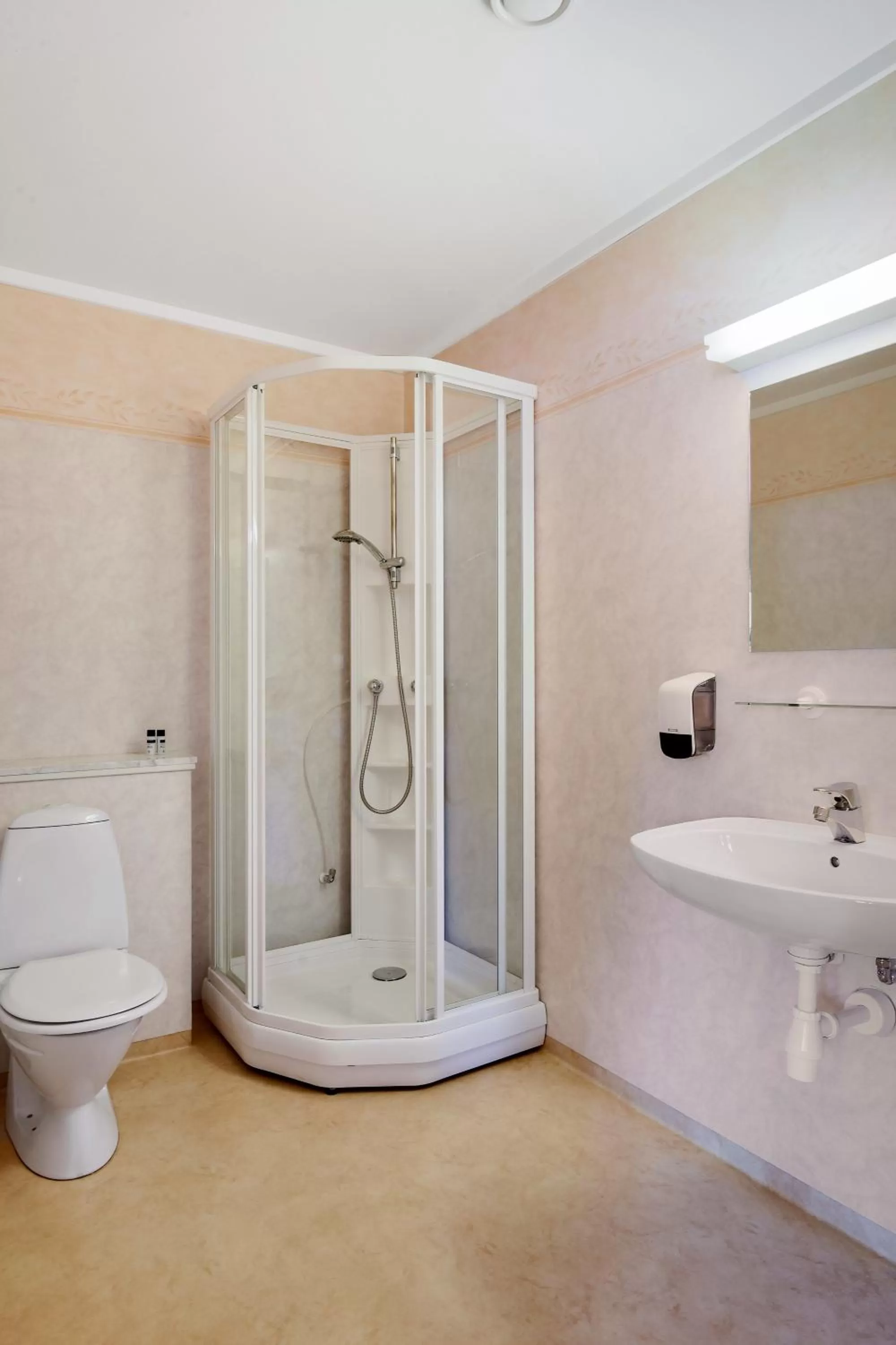 Shower in Kongsvinger Budget Hotel