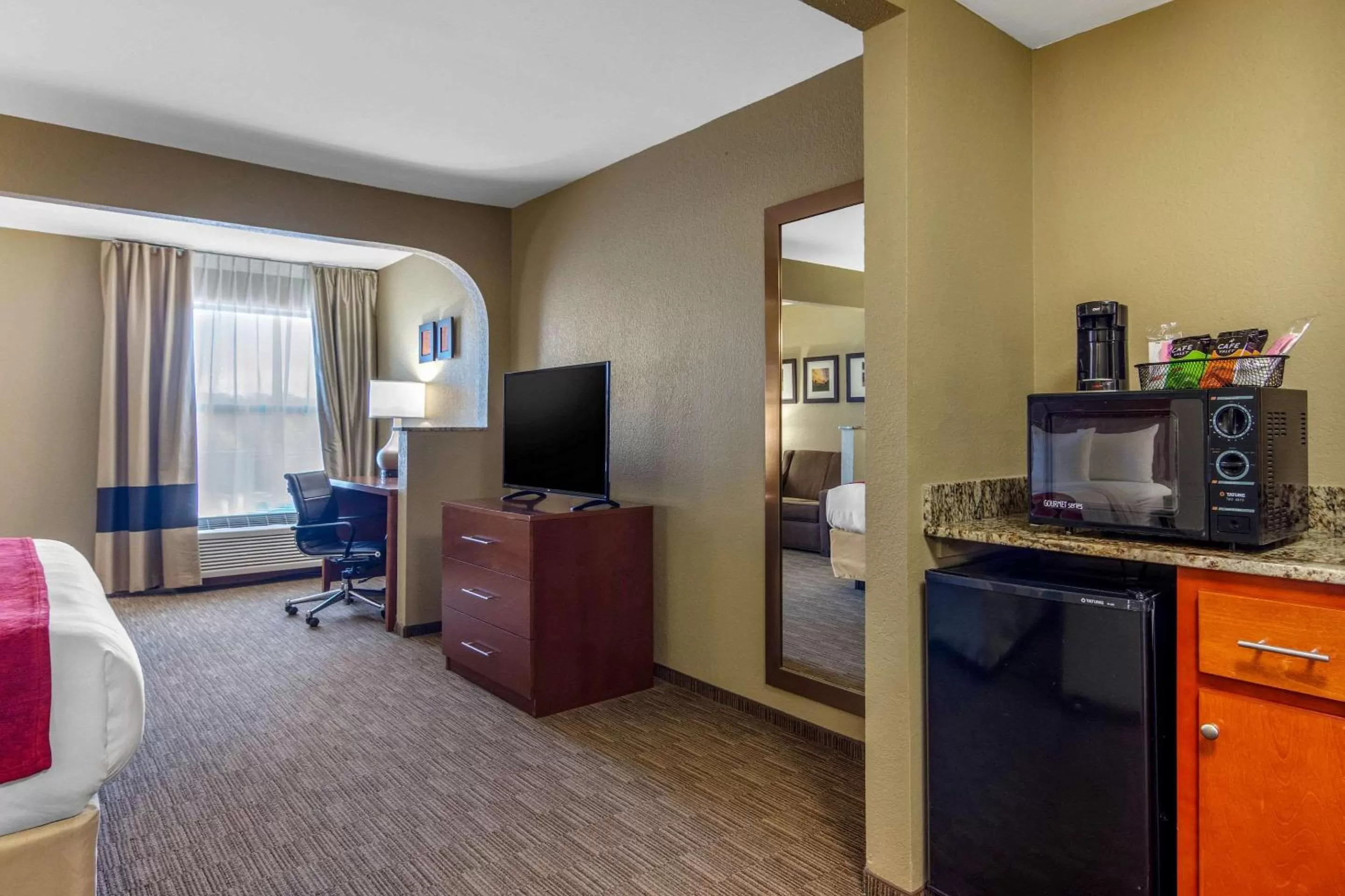 Photo of the whole room in Comfort Inn & Suites LaGrange East