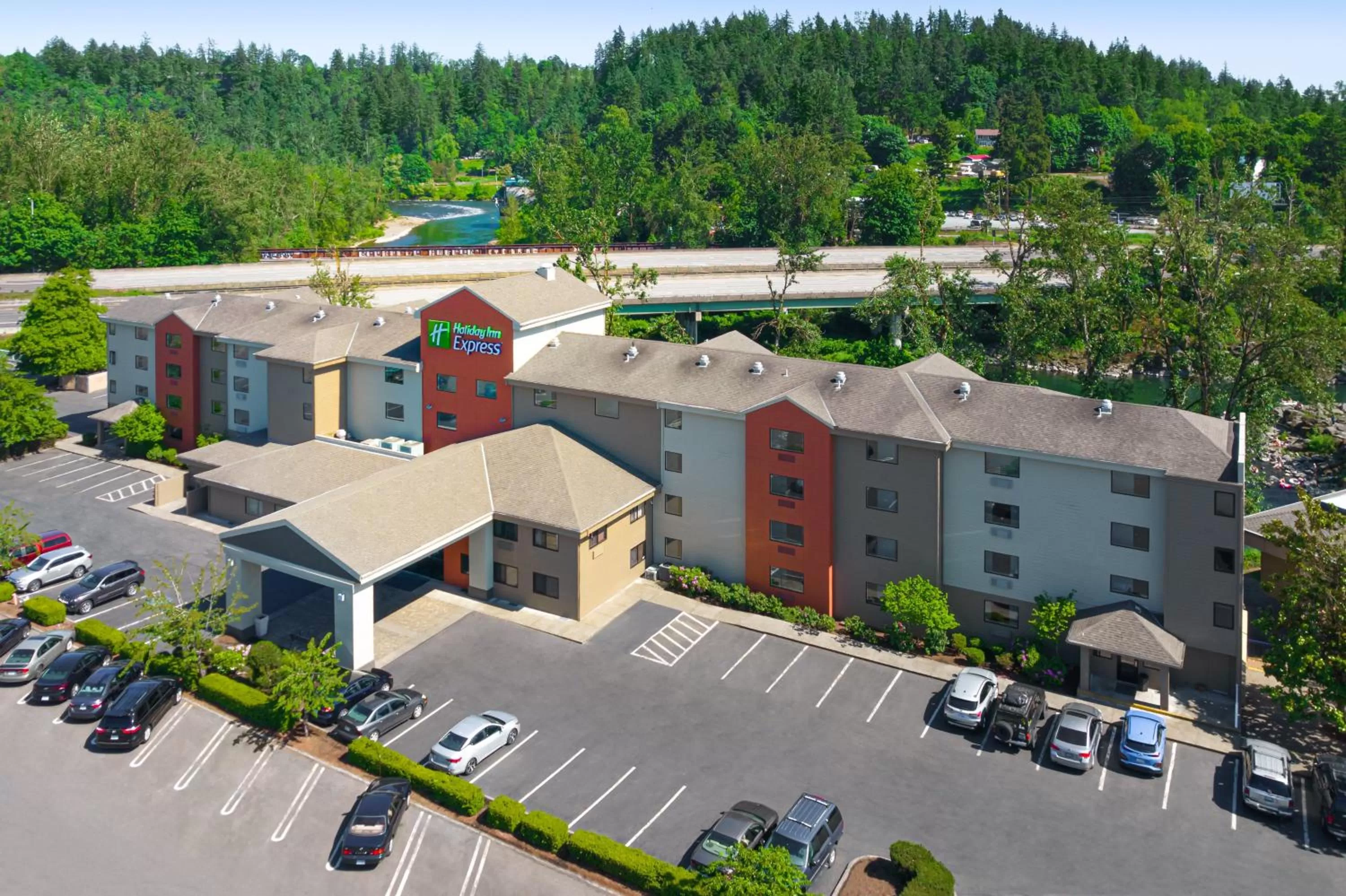 Property building in Holiday Inn Express Portland SE - Clackamas Area by IHG