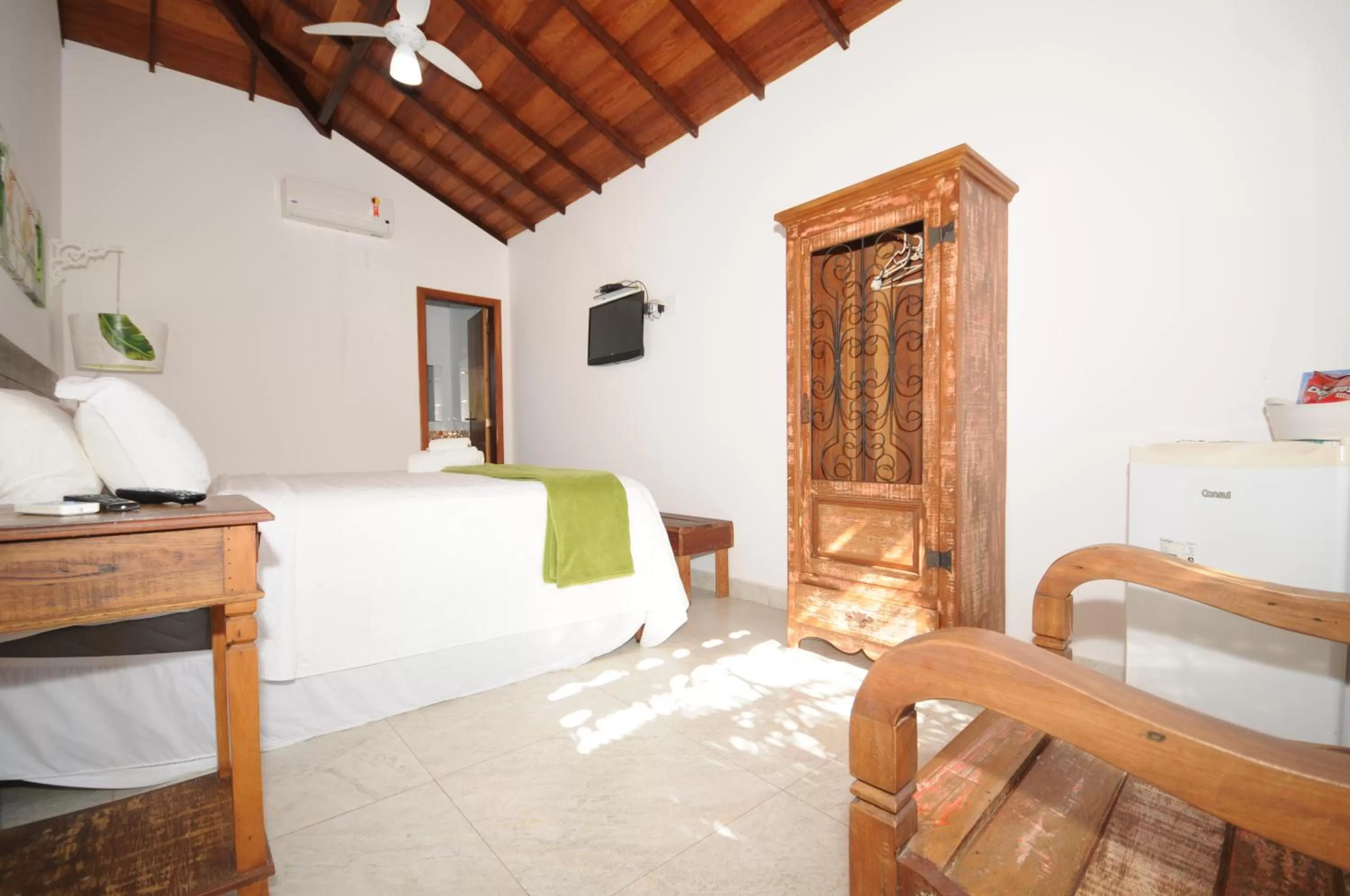 Photo of the whole room in Star Búzios Pousada