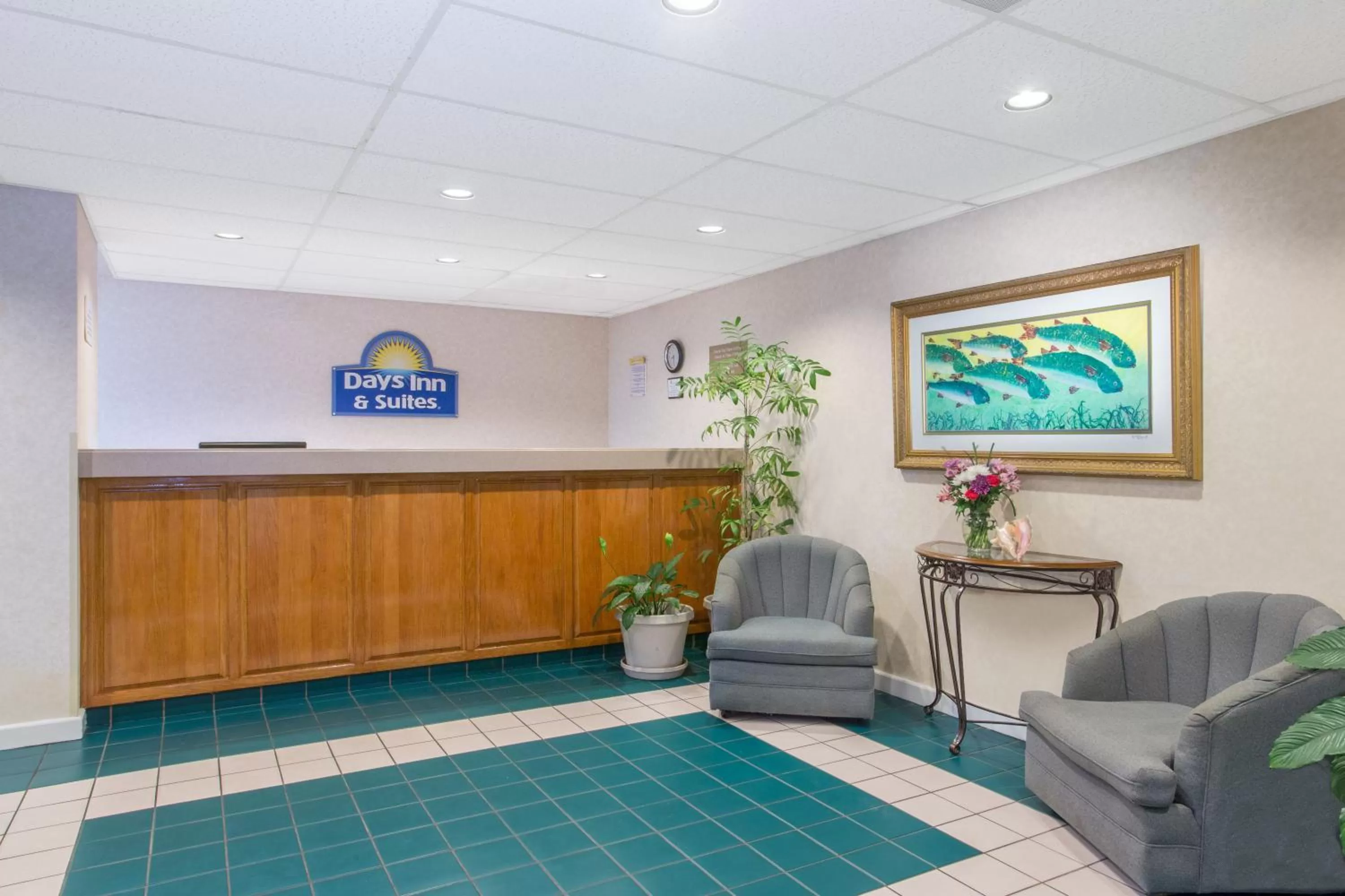 Days Inn & Suites by Wyndham Navarre - near Beaches Hurlburt