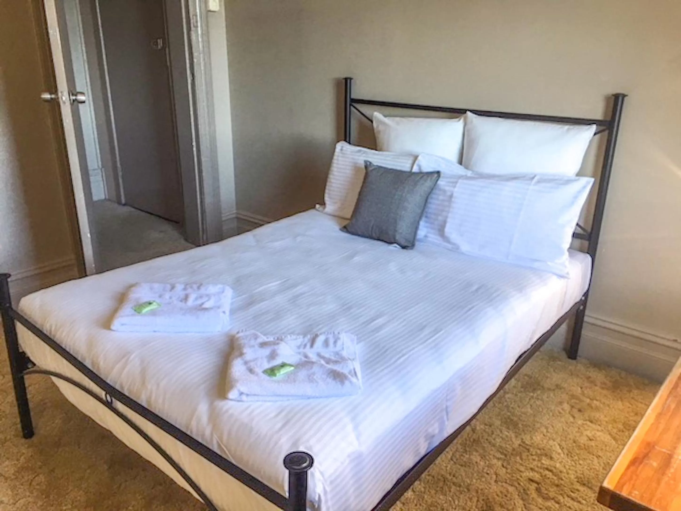 Bed in Commercial Hotel Motel Lithgow