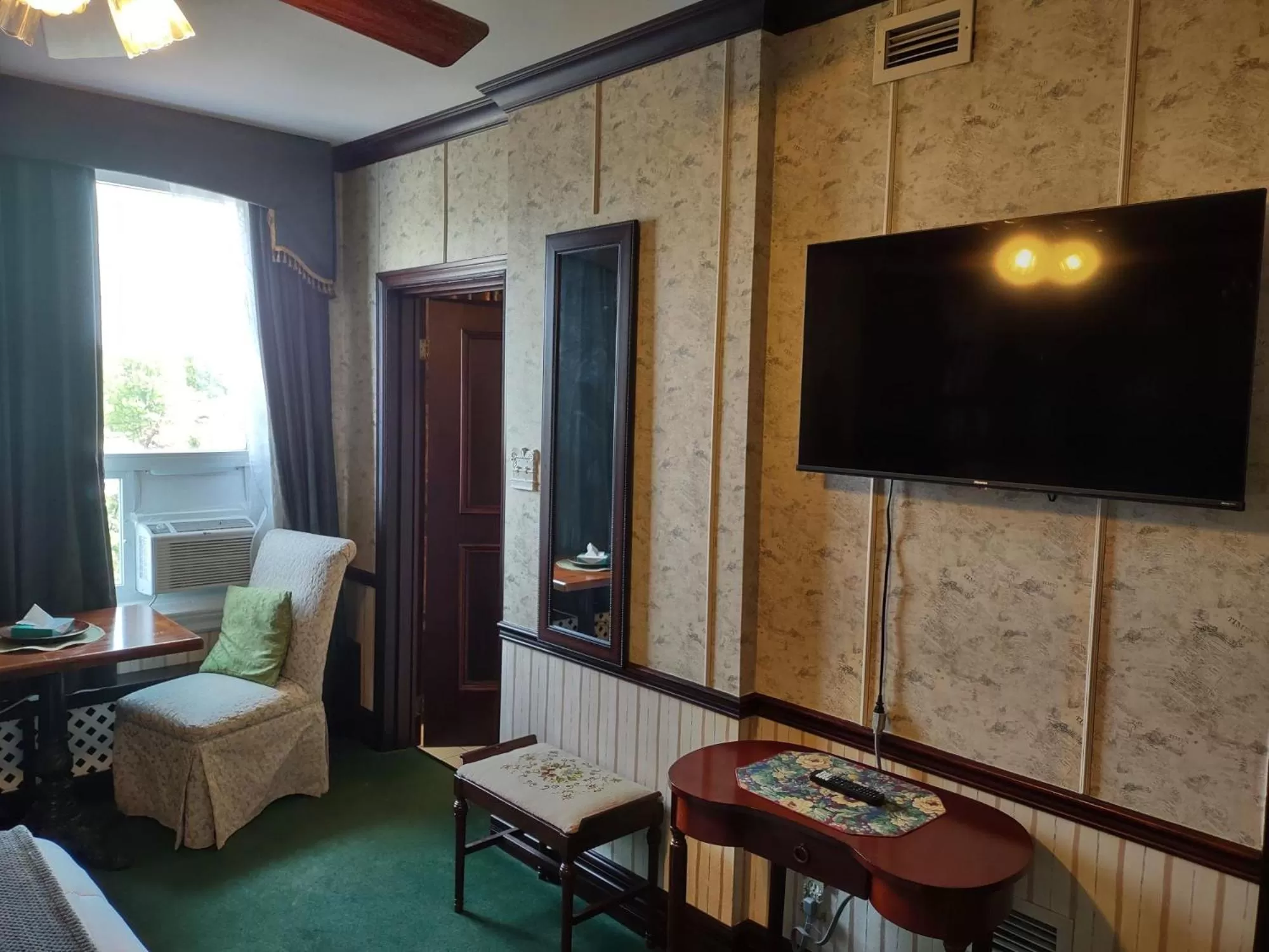 TV and multimedia in The King George Inn