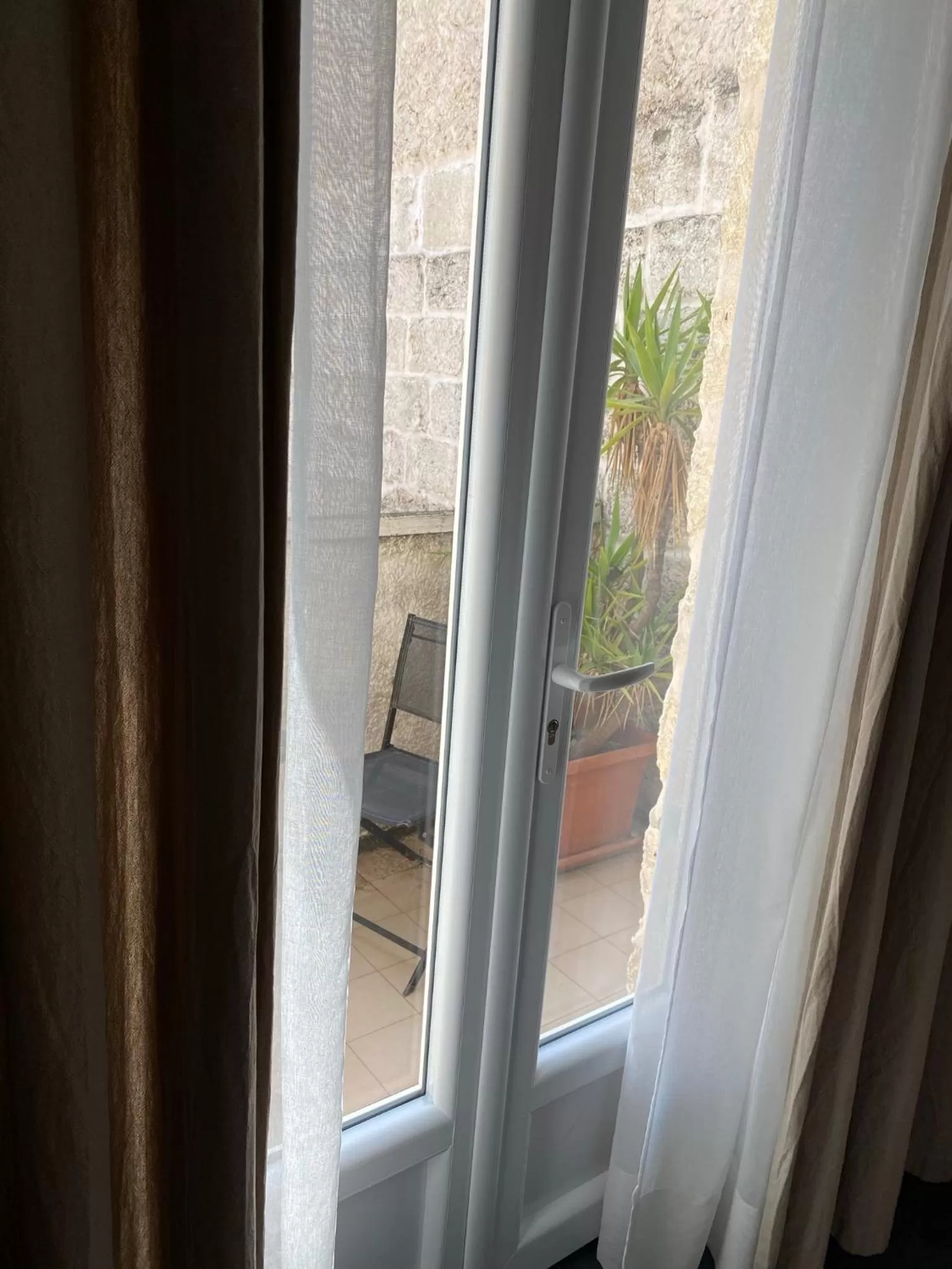 Property building in Hôtel Restaurant Le Provençal