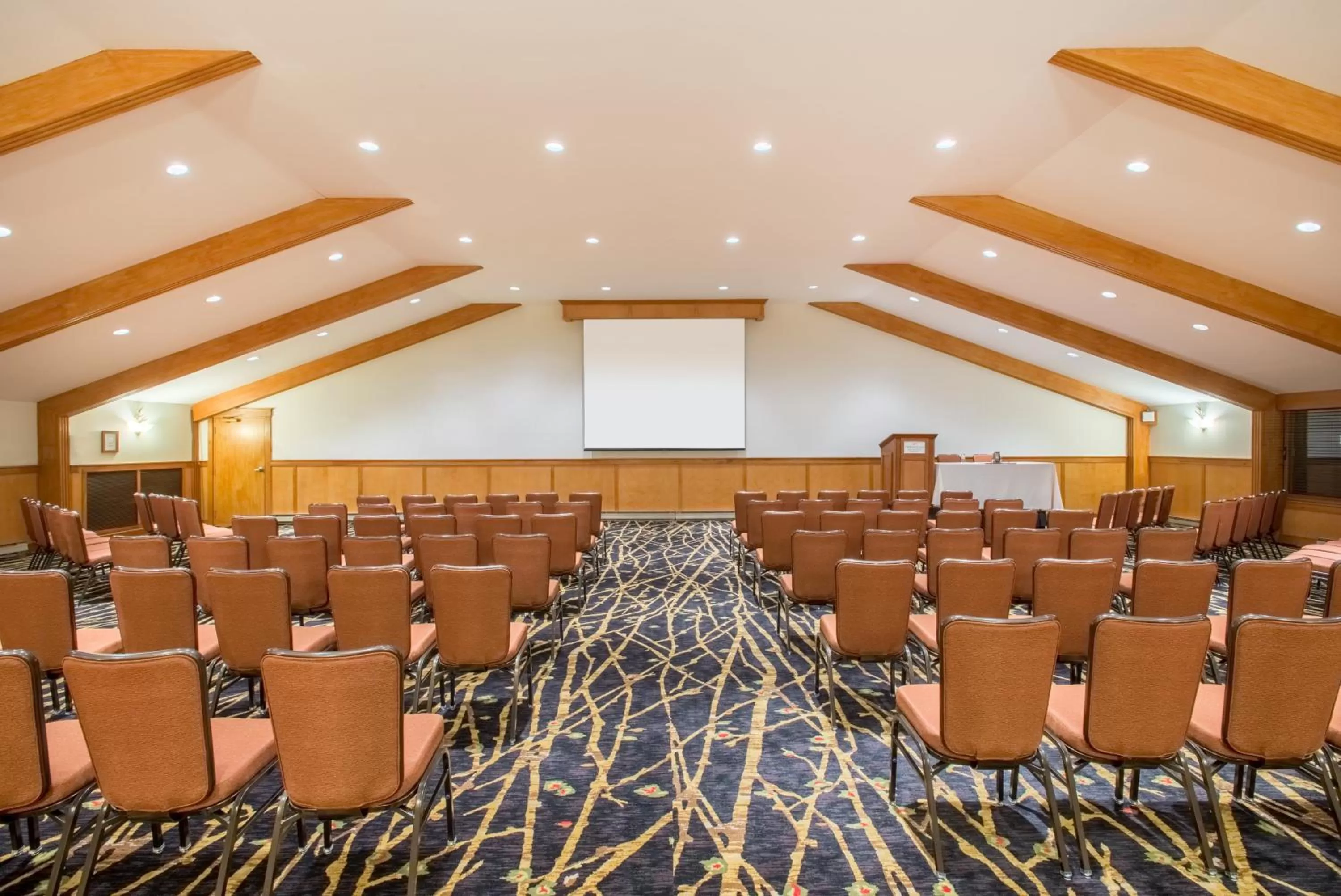 Meeting/conference room in Crowne Plaza Lake Placid by IHG