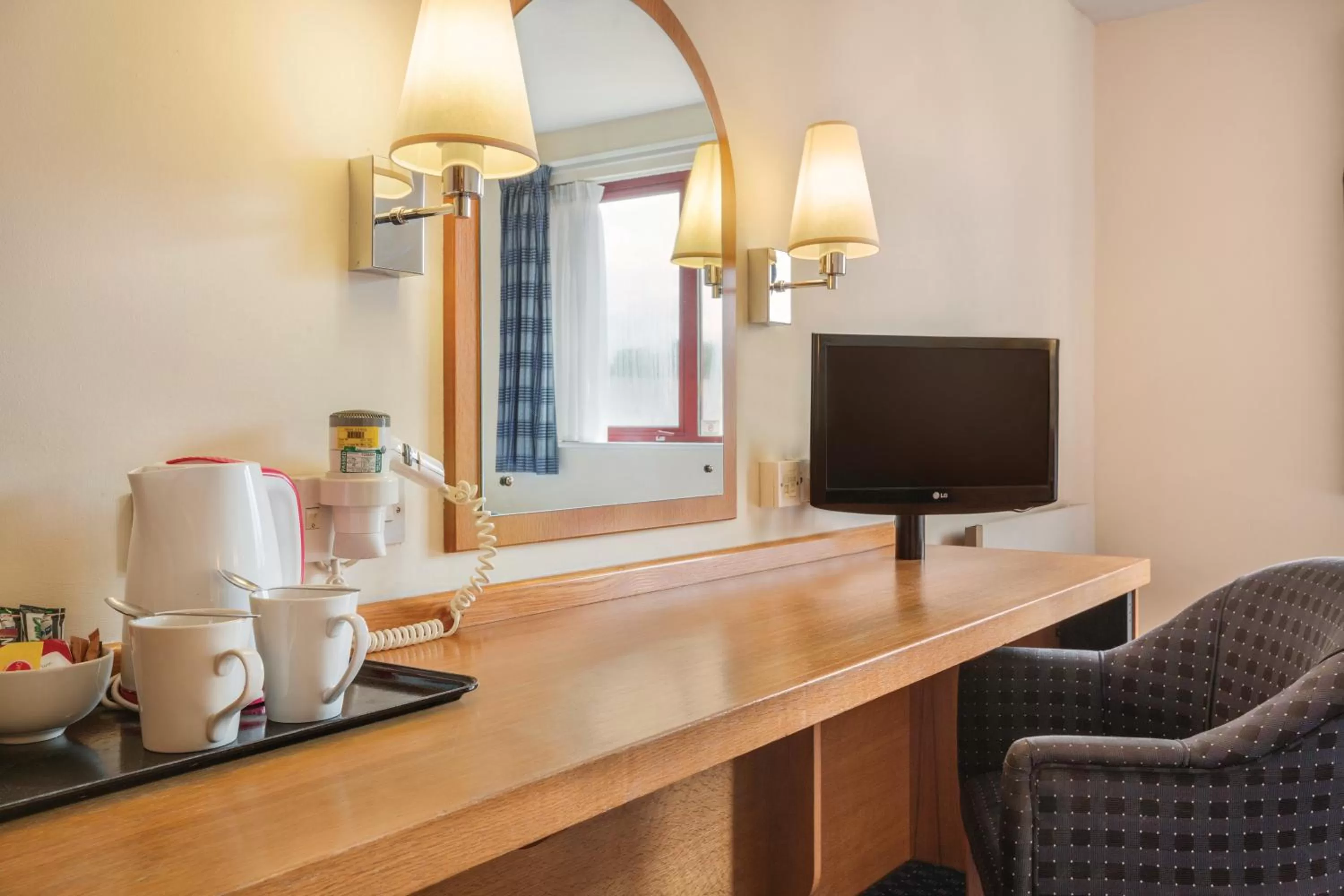Coffee/tea facilities in Days Inn Magor