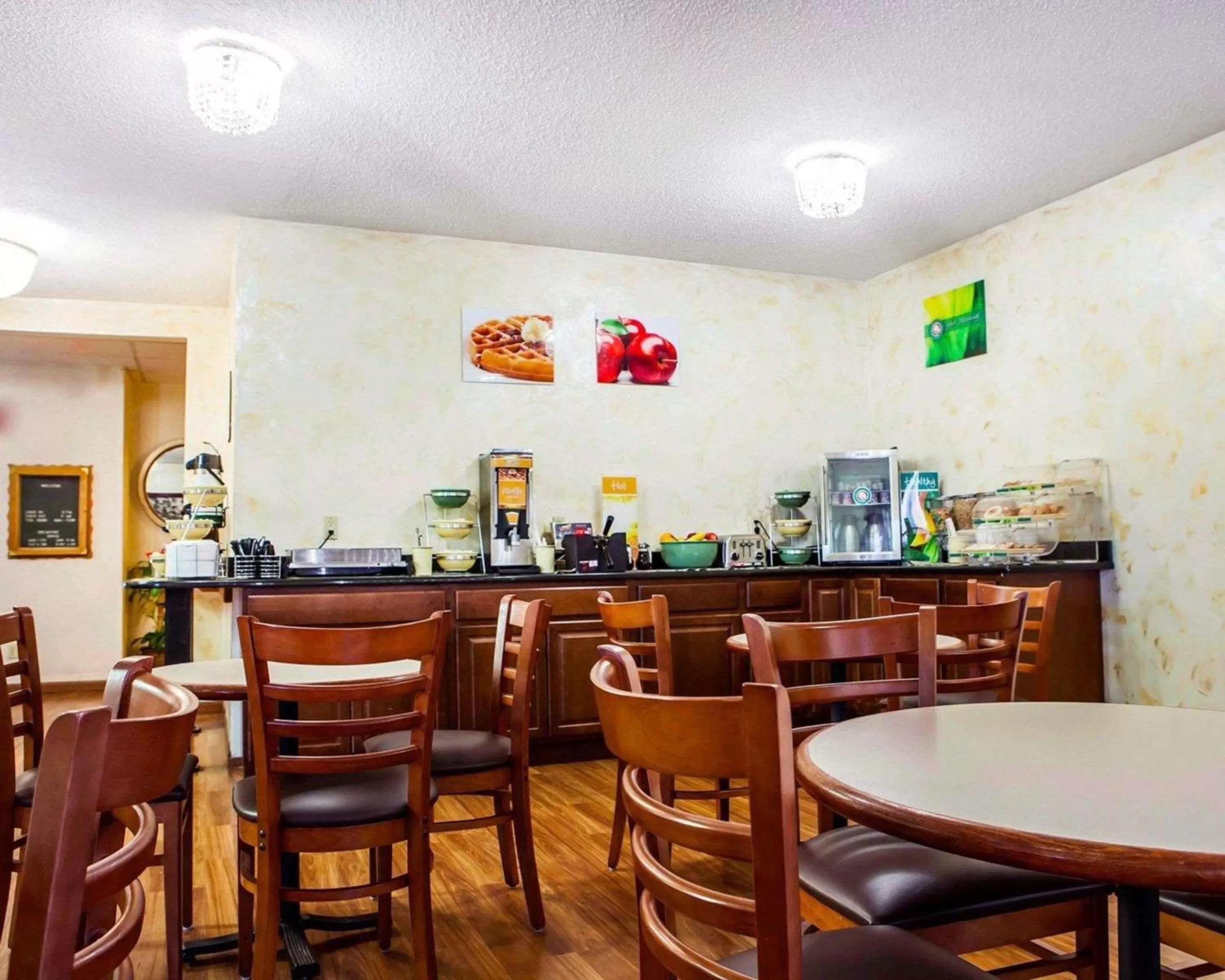 Restaurant/places to eat in Quality Inn & Suites Champaign North - Urbana