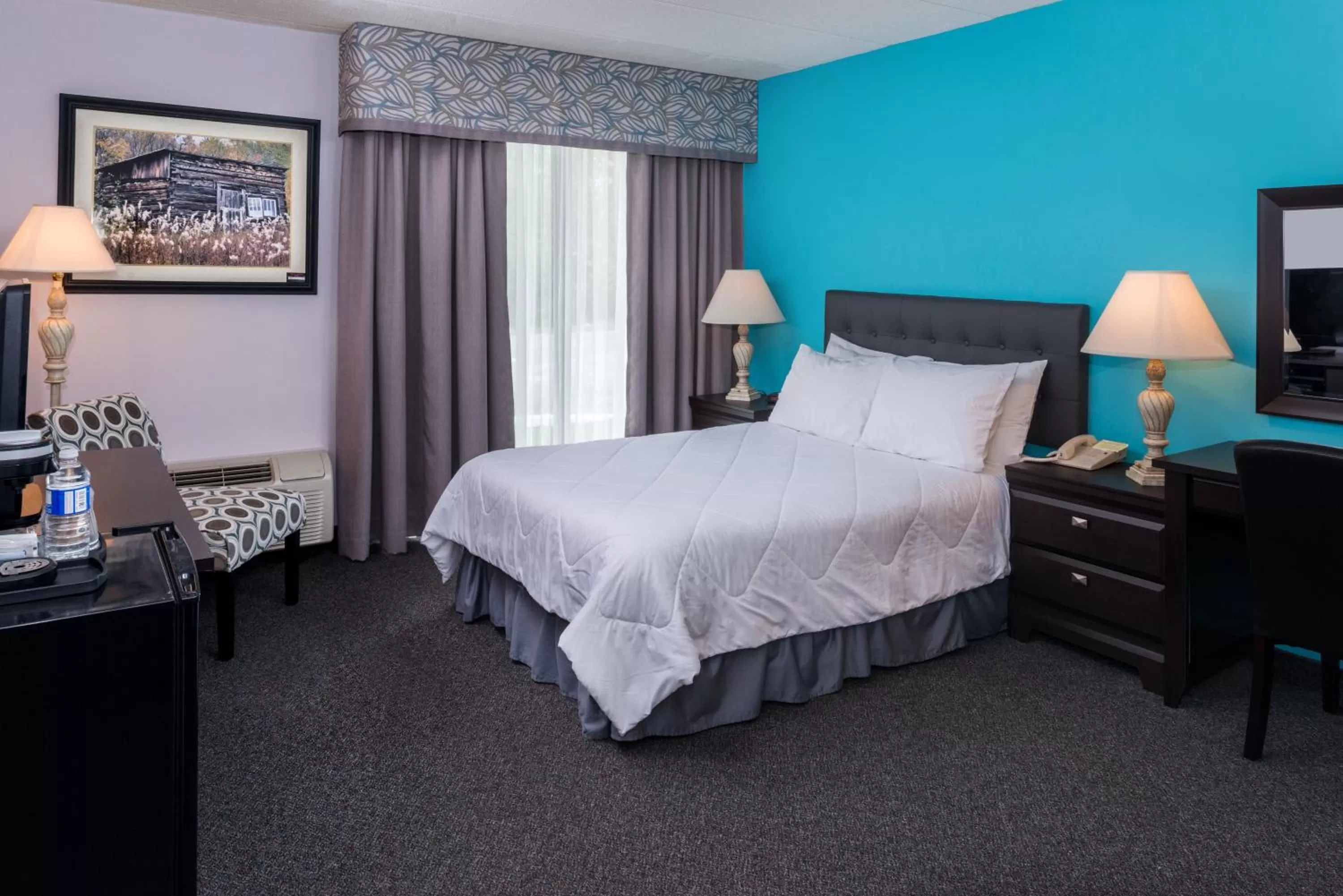 Deluxe Double Room - Disability Access in Days Inn by Wyndham Sudbury & Conference Centre