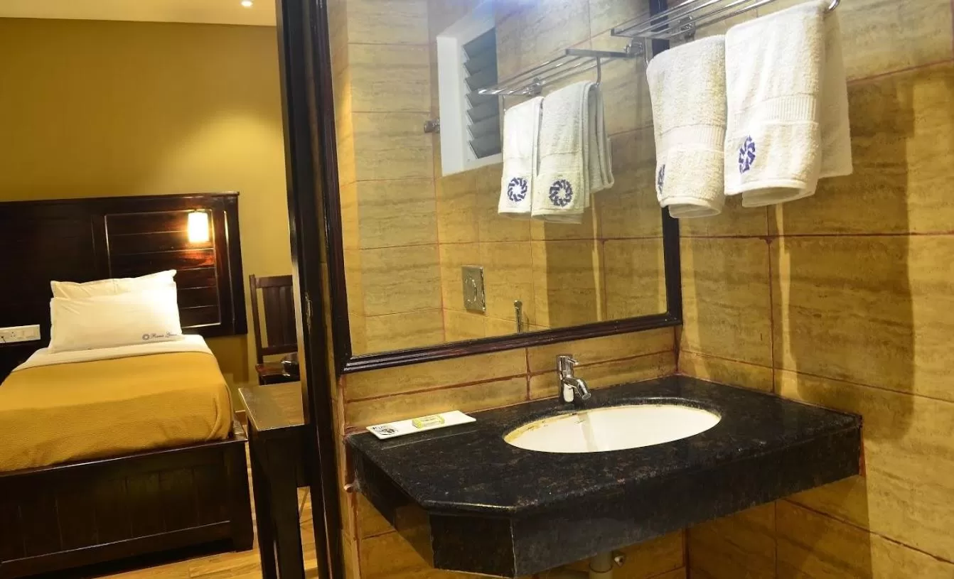 Toilet in Ranis Grand