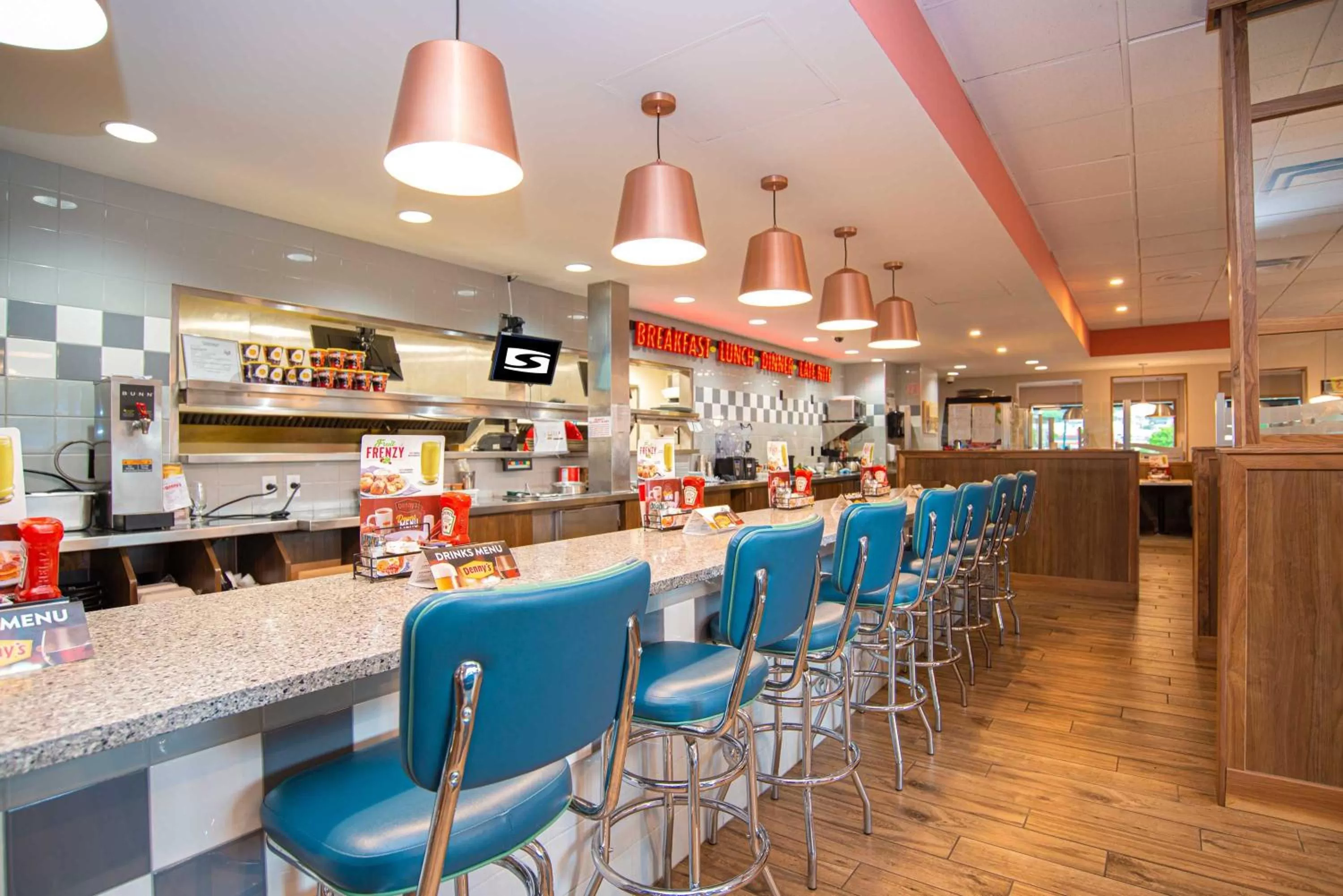 Restaurant/places to eat in Sandman Hotel & Suites Williams Lake