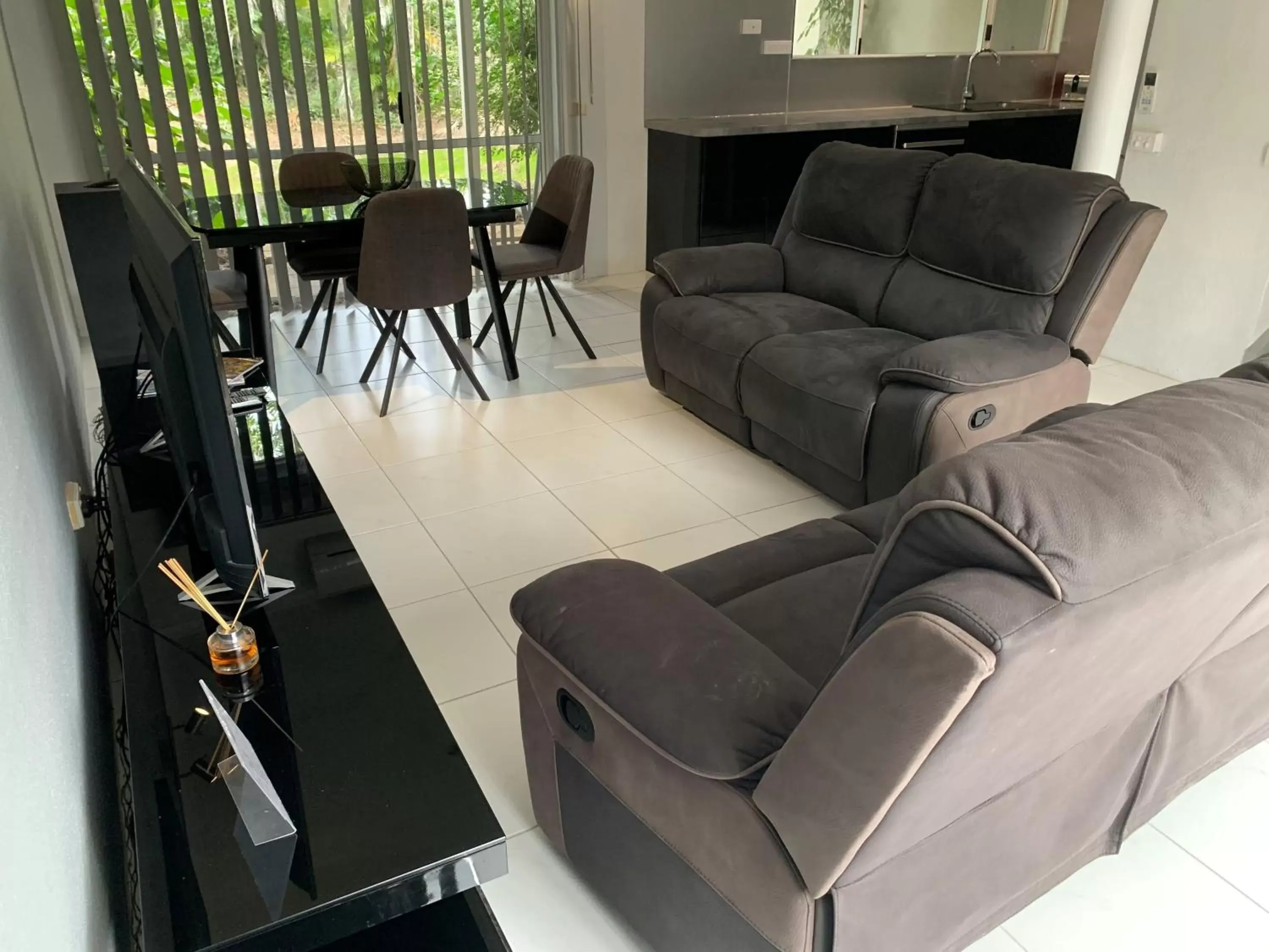 Two-Bedroom Executive Villa in Reef Resort Villas Port Douglas Two-Bedroom Executive Villa in Reef Resort Villas Port Douglas