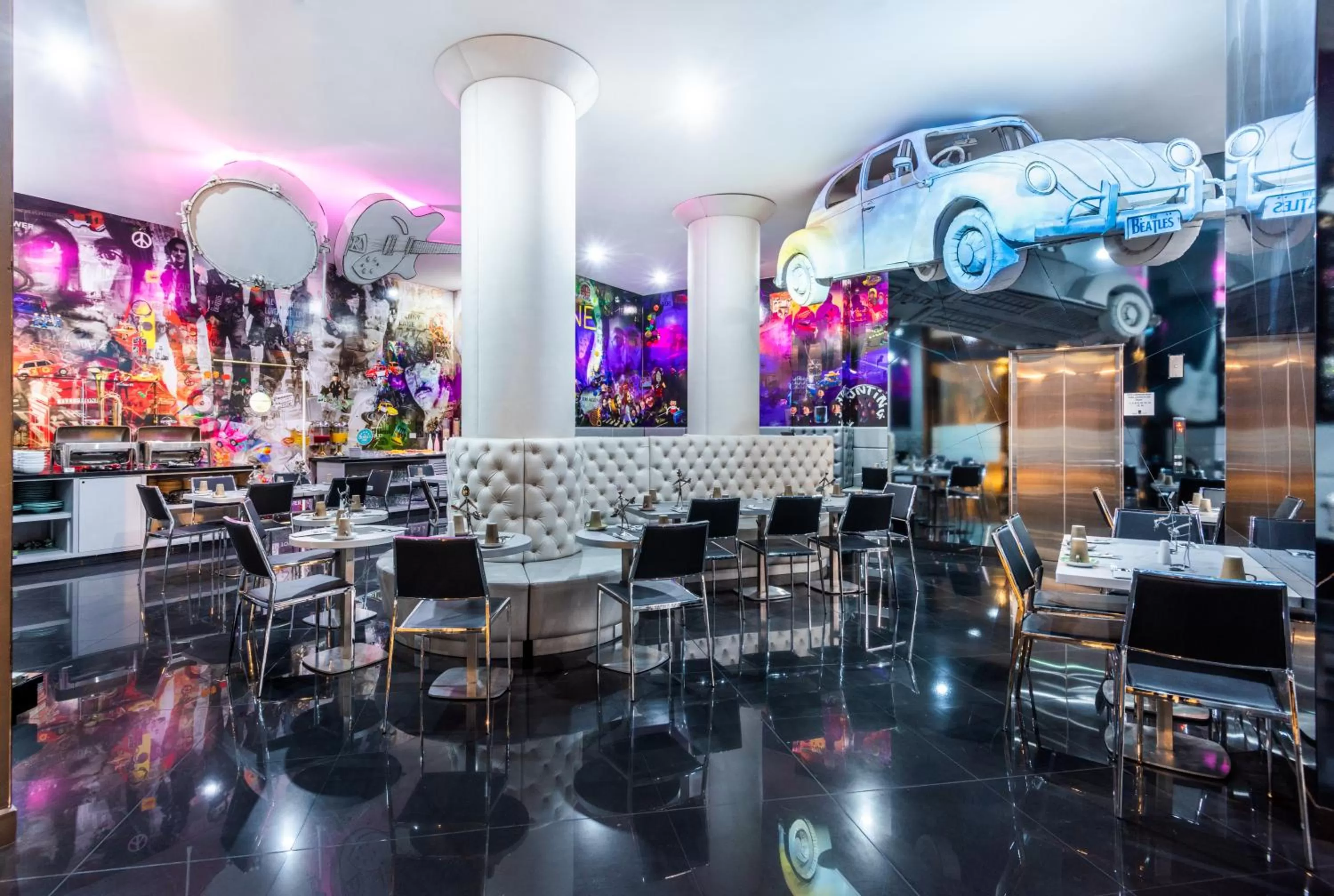 Restaurant/places to eat in Hotel Black Tower Premium