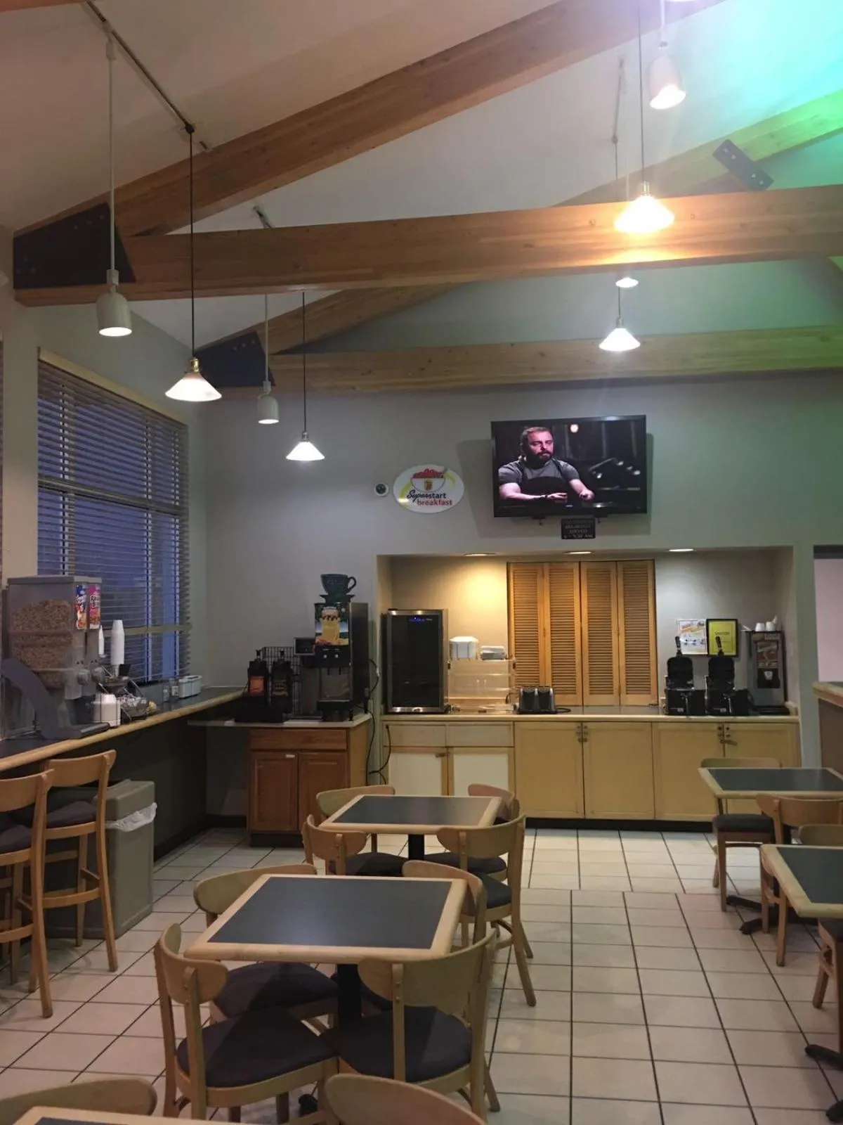 Coffee/tea facilities in Super 8 by Wyndham Helena