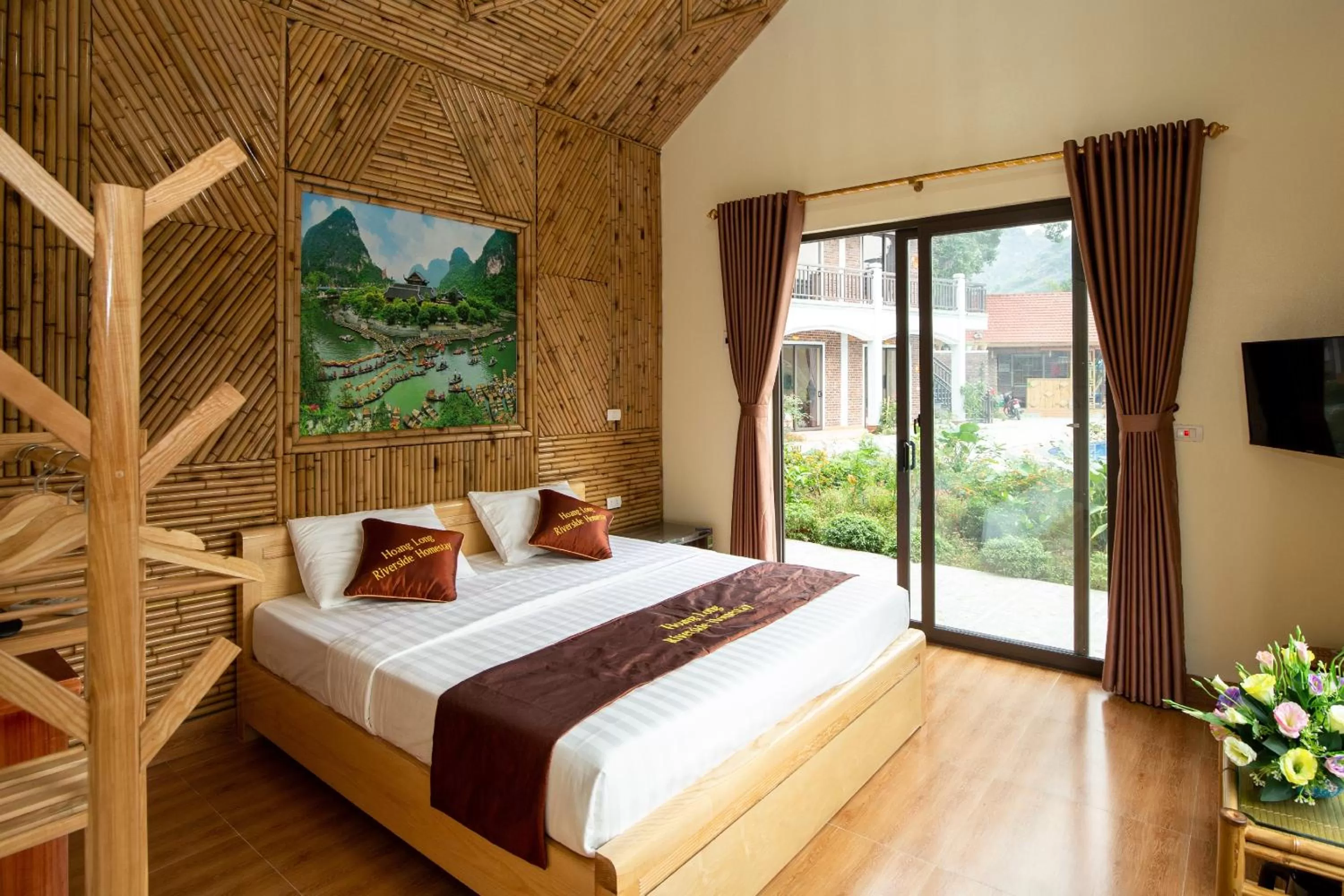 Bed in HoangLong Riverside Homestay