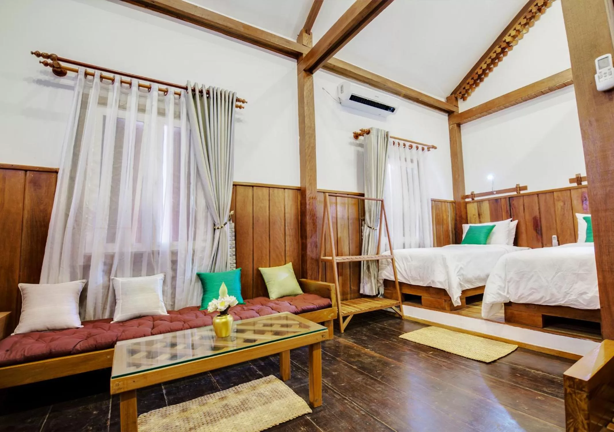 Property building, Bed in Maison Model d'Angkor