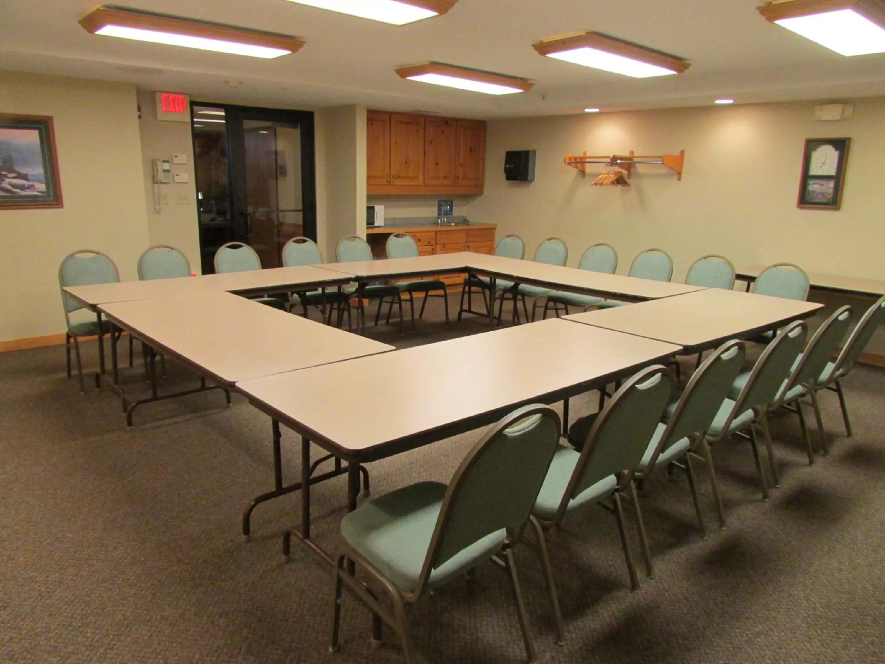Meeting/conference room in Shell Lake Lodge, a Travelodge by Wyndham