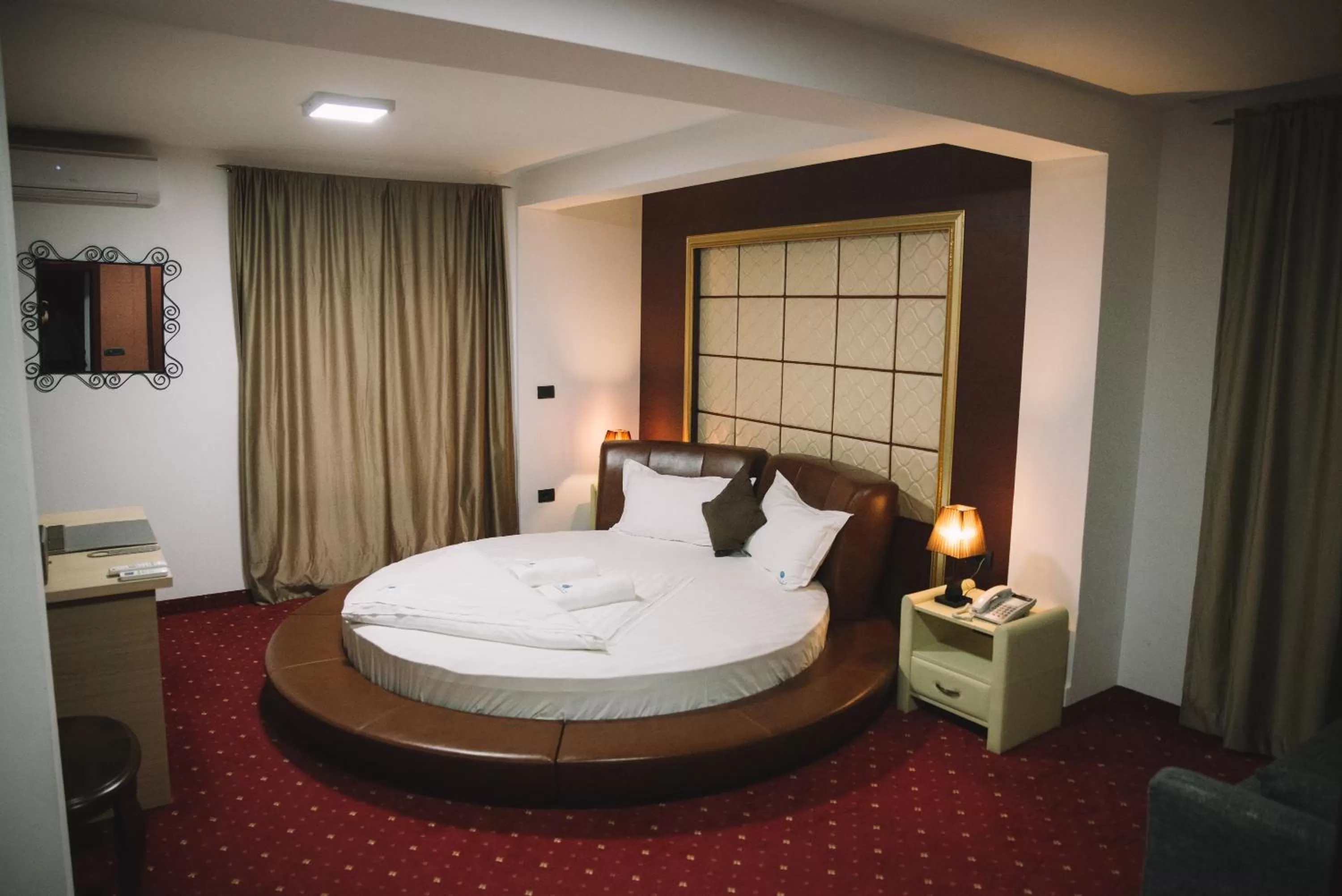 Photo of the whole room, Bed in Petriti & Spa
