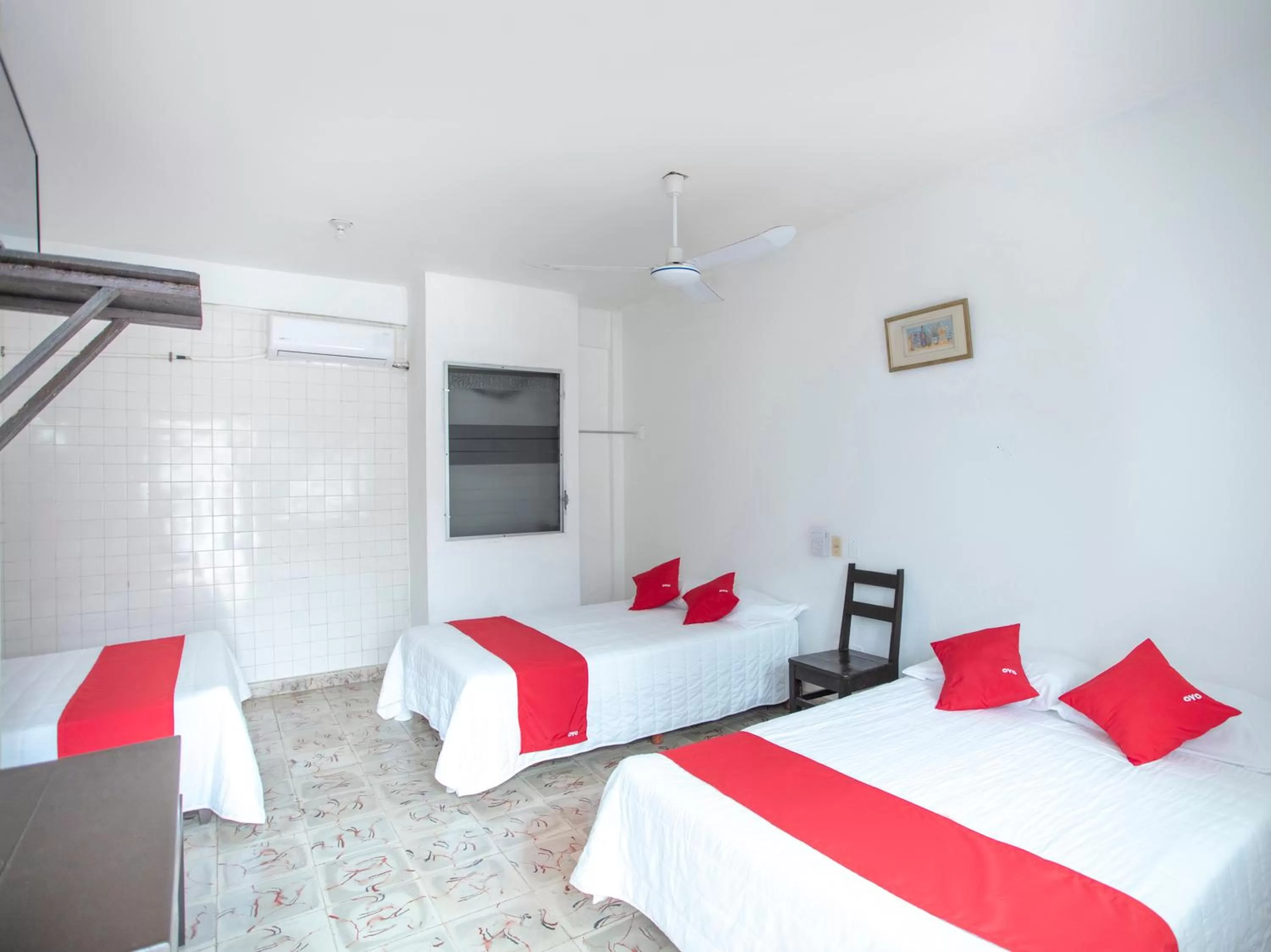 Bedroom, Bed in OYO Hotel Cristal,Museum of Mayan culture,Chetumal