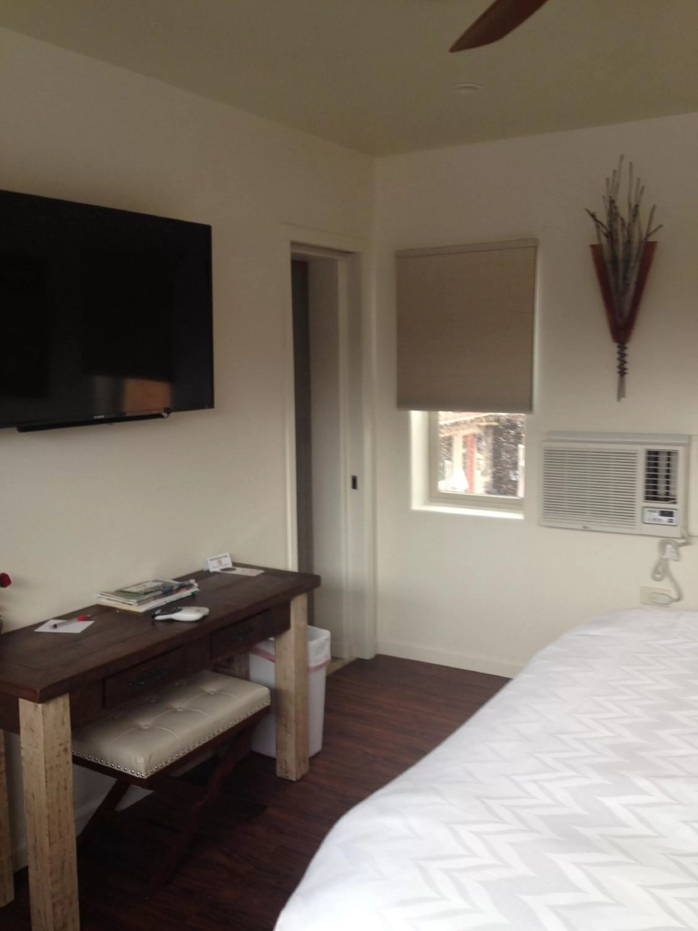 Decorative detail, Bed in Iron Horse Inn