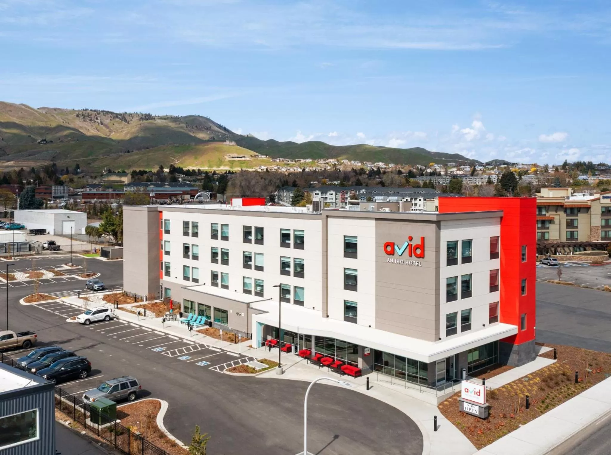 Property building in avid hotel Wenatchee by IHG
