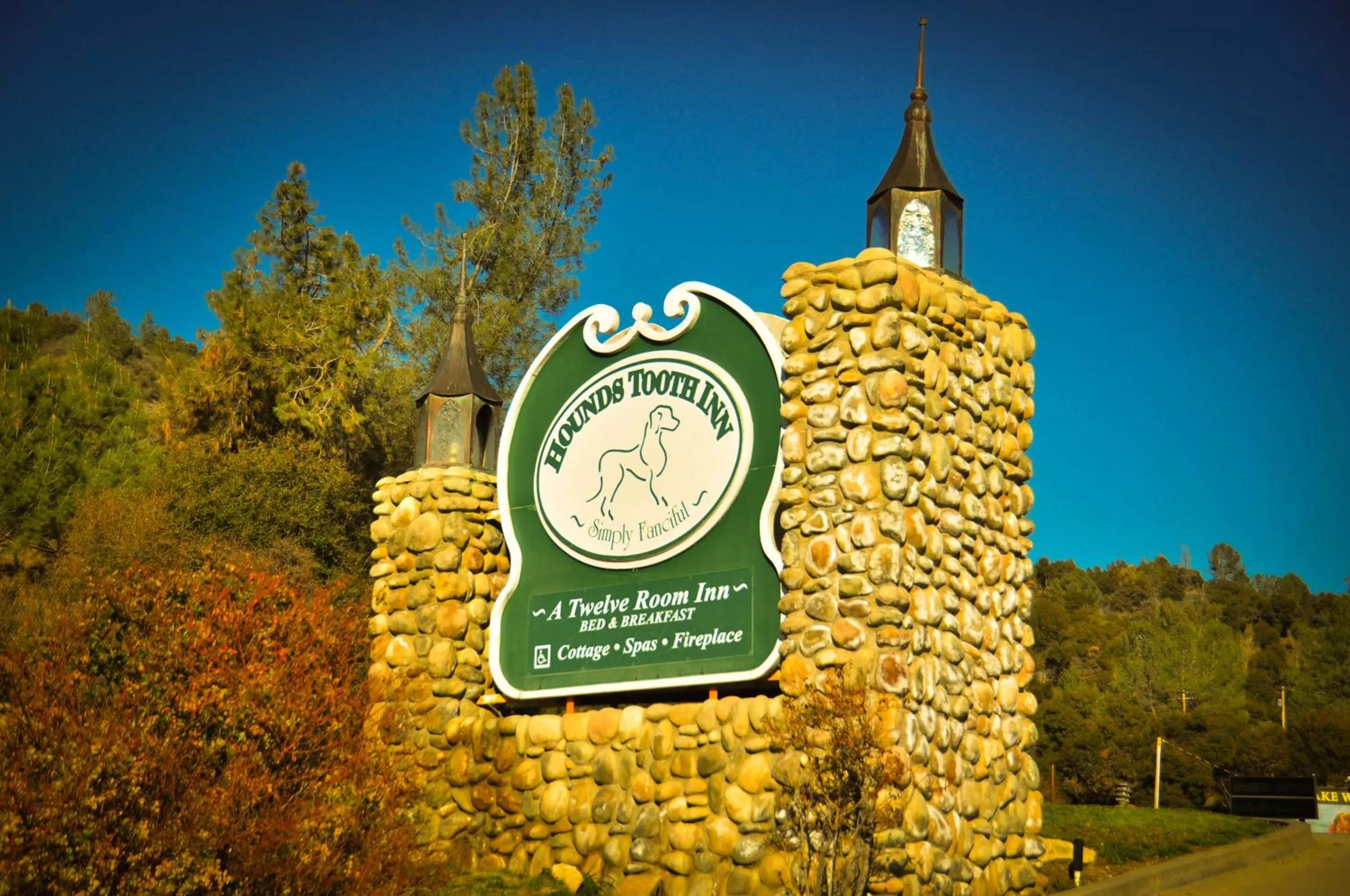 Property logo or sign in Hounds Tooth Inn