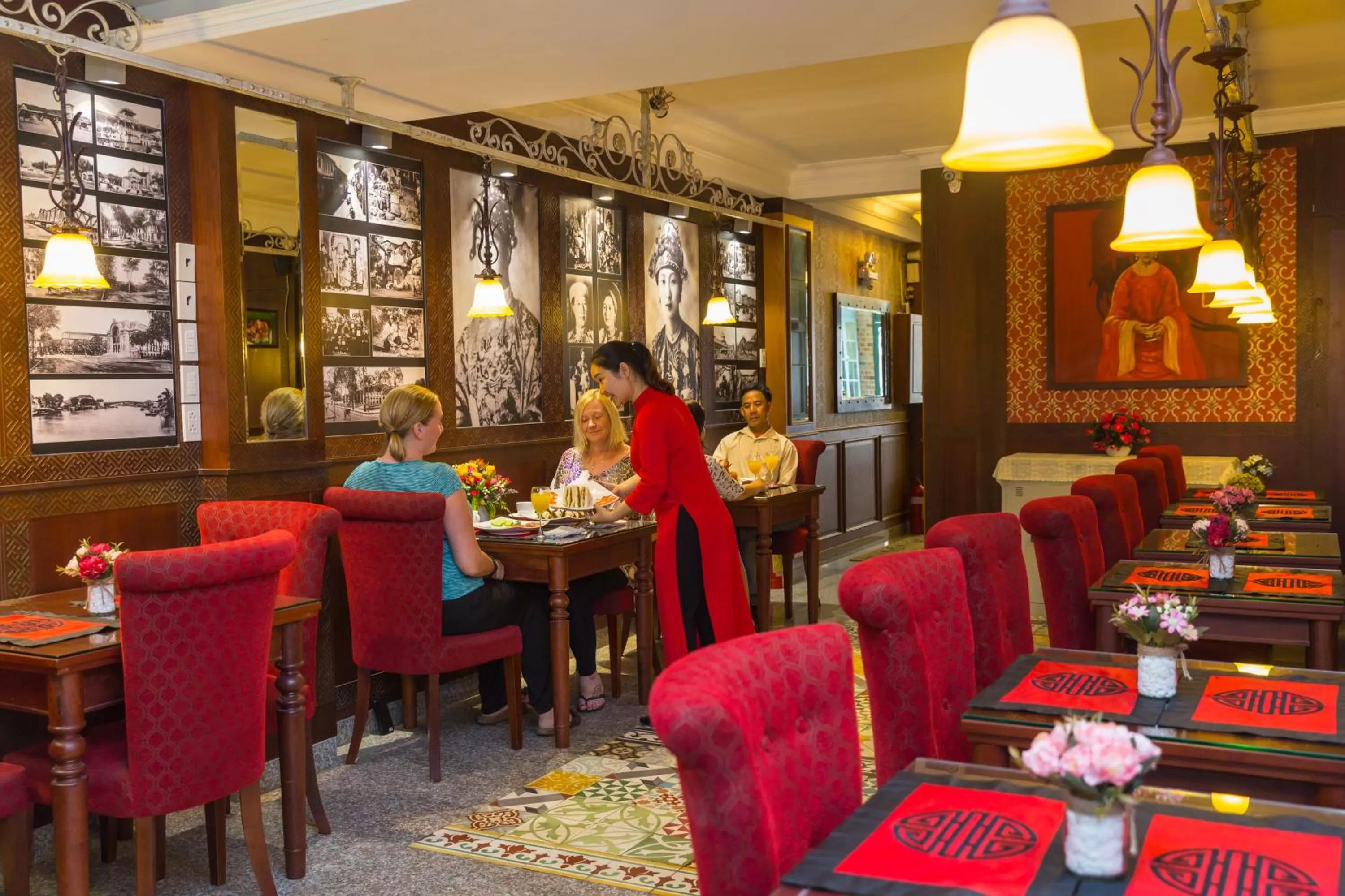 Restaurant/places to eat in Ben Thanh Boutique Hotel