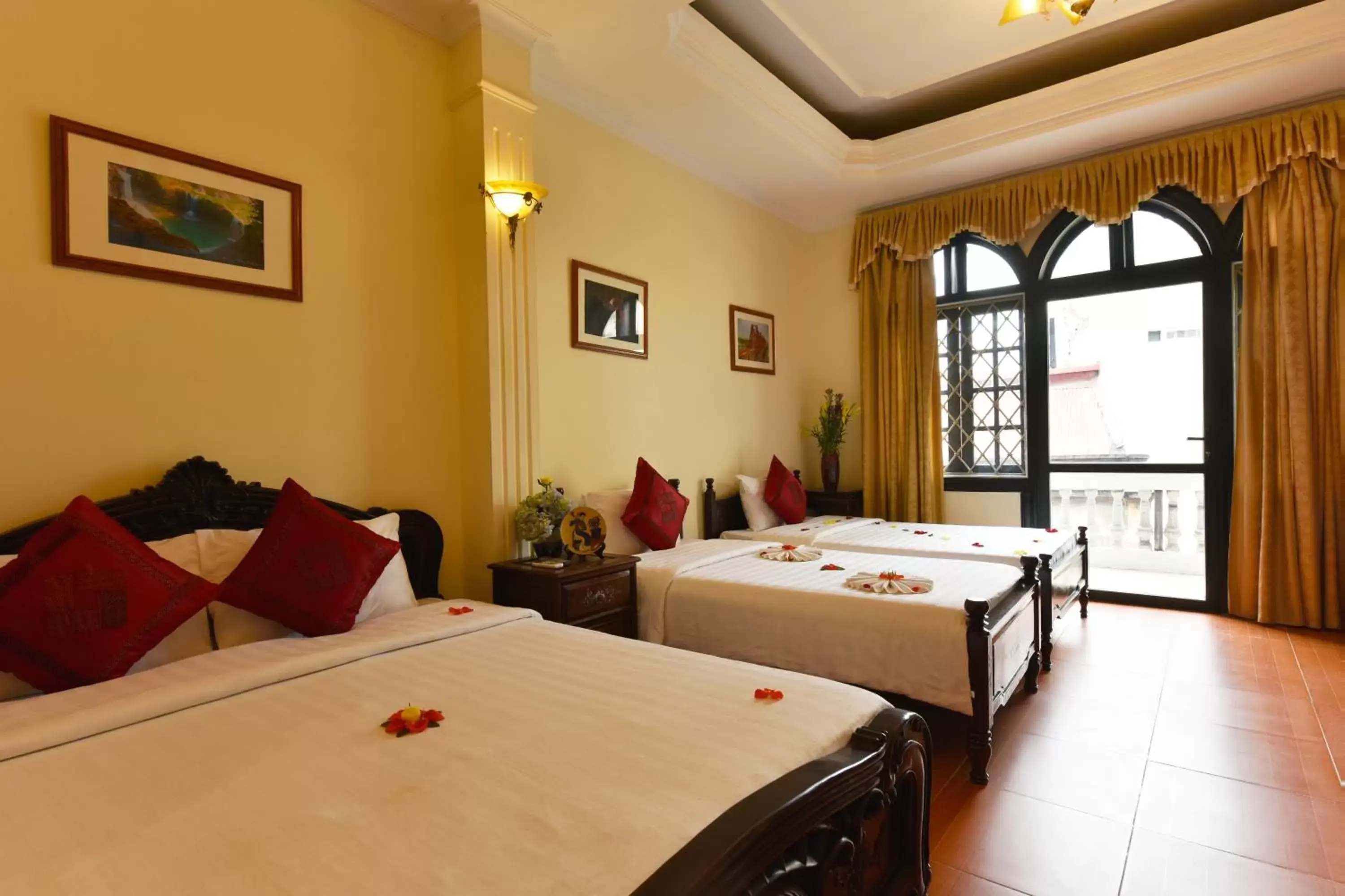 Family Room with Balcony in Hanoi Marriotte Hotel Family Room with Balcony in Hanoi Marriotte Hotel