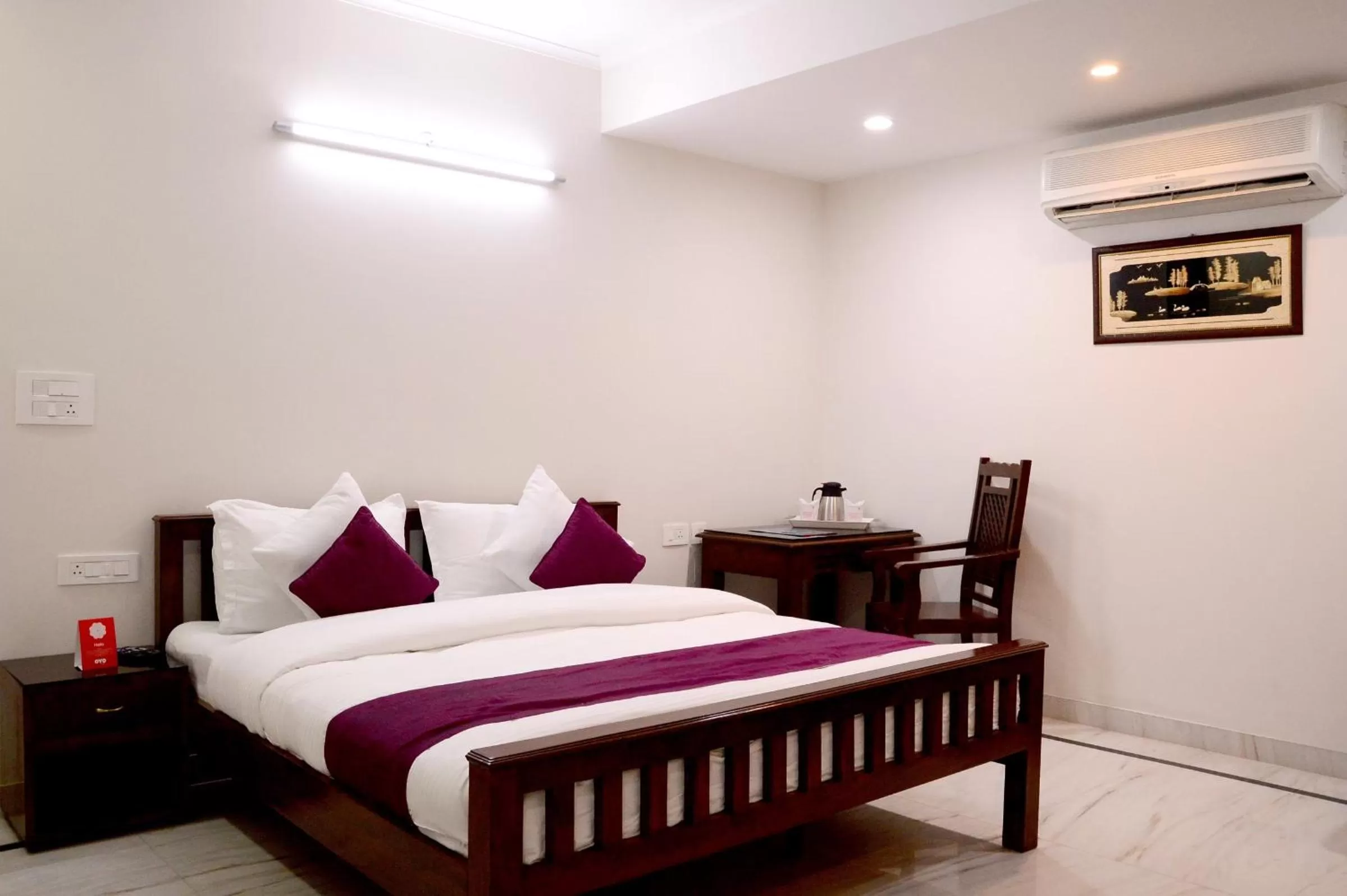 Bedroom, Bed in Hotel Sukhvilas