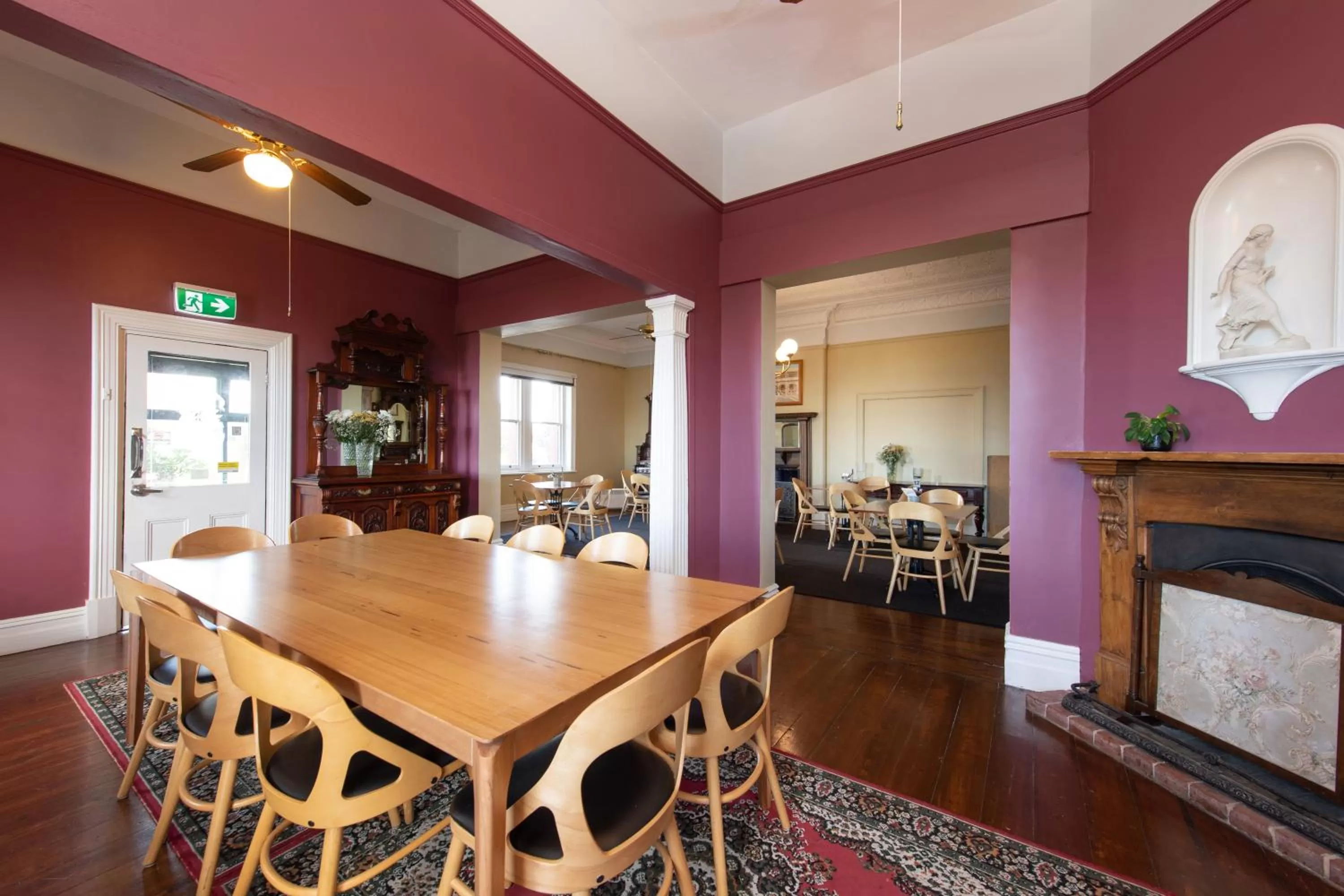 Restaurant/places to eat in Anchorage Seafront Hotel