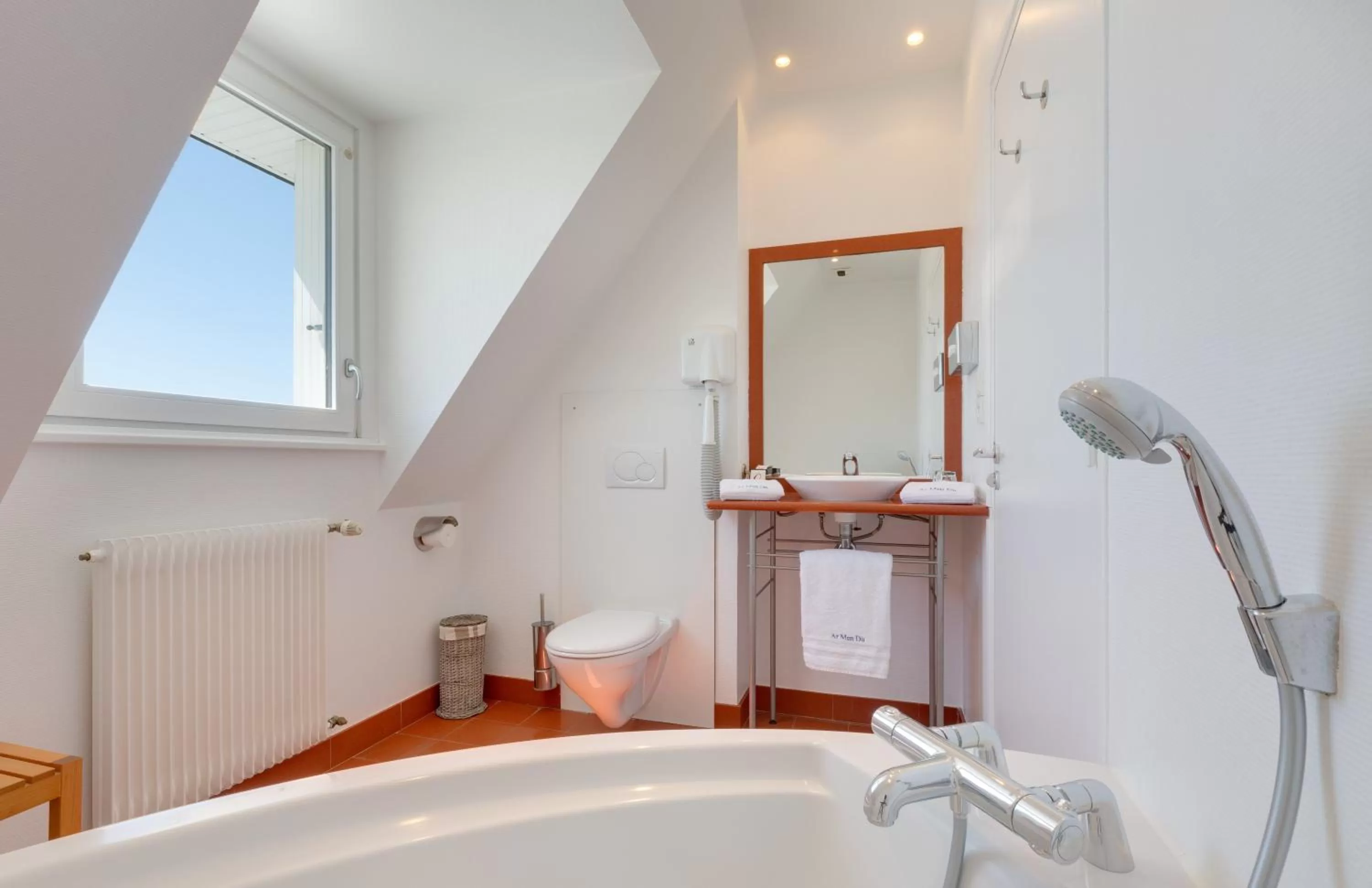 Bathroom in Ar Men Du, Hôtel 3 Etoiles Restaurant Gastronomique Durable