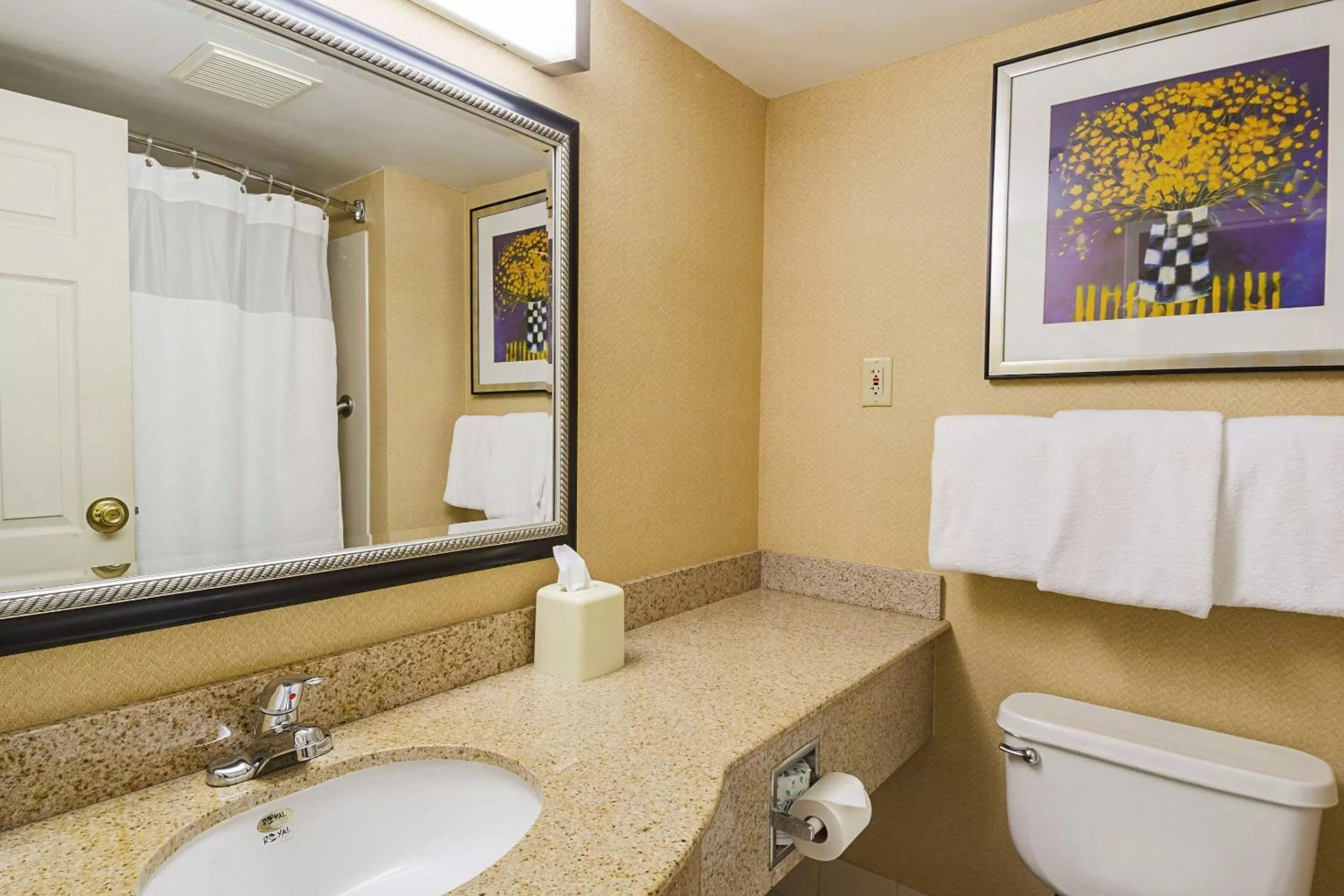 Bedroom in Quality Inn Boston-Revere