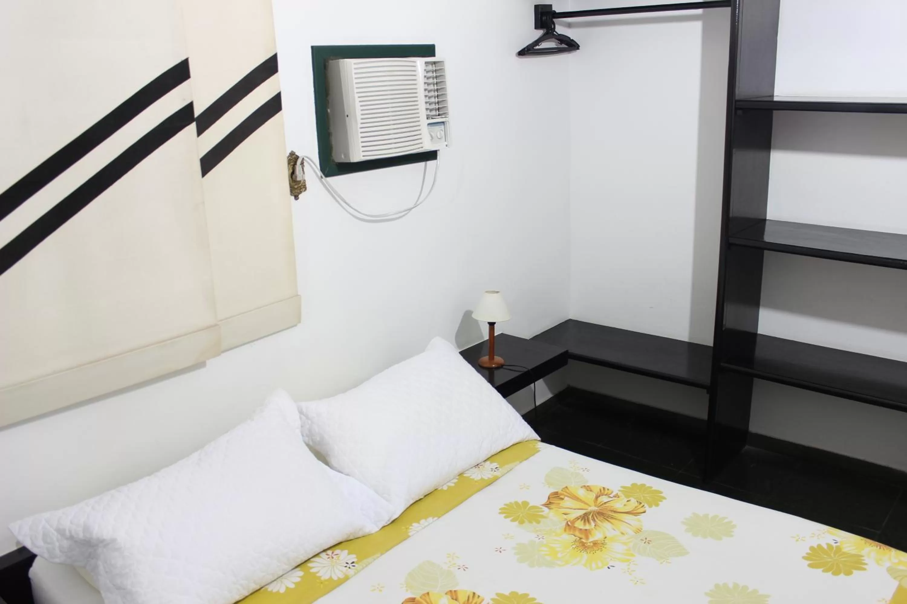 Photo of the whole room, Bed in Pousada Canteiros