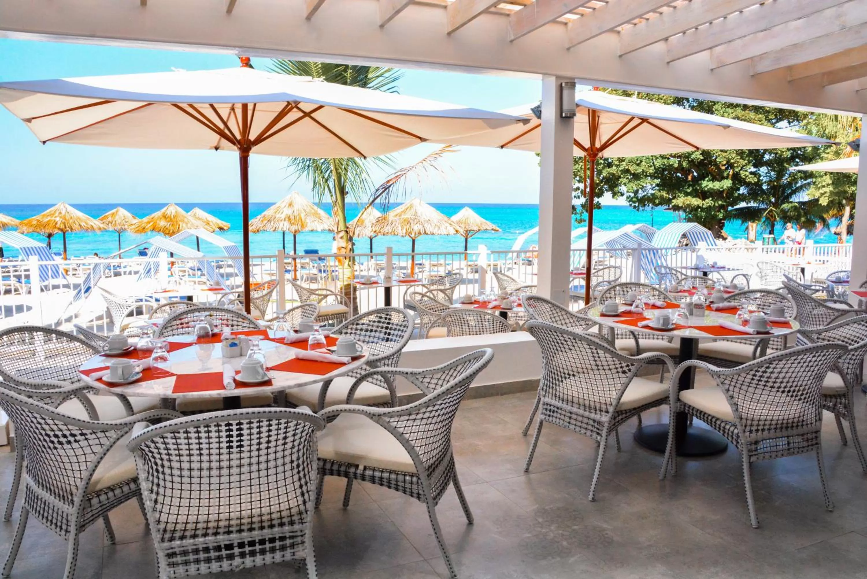 Restaurant/places to eat in Grand Decameron Cornwall Beach, A Trademark All-Inclusive Resort