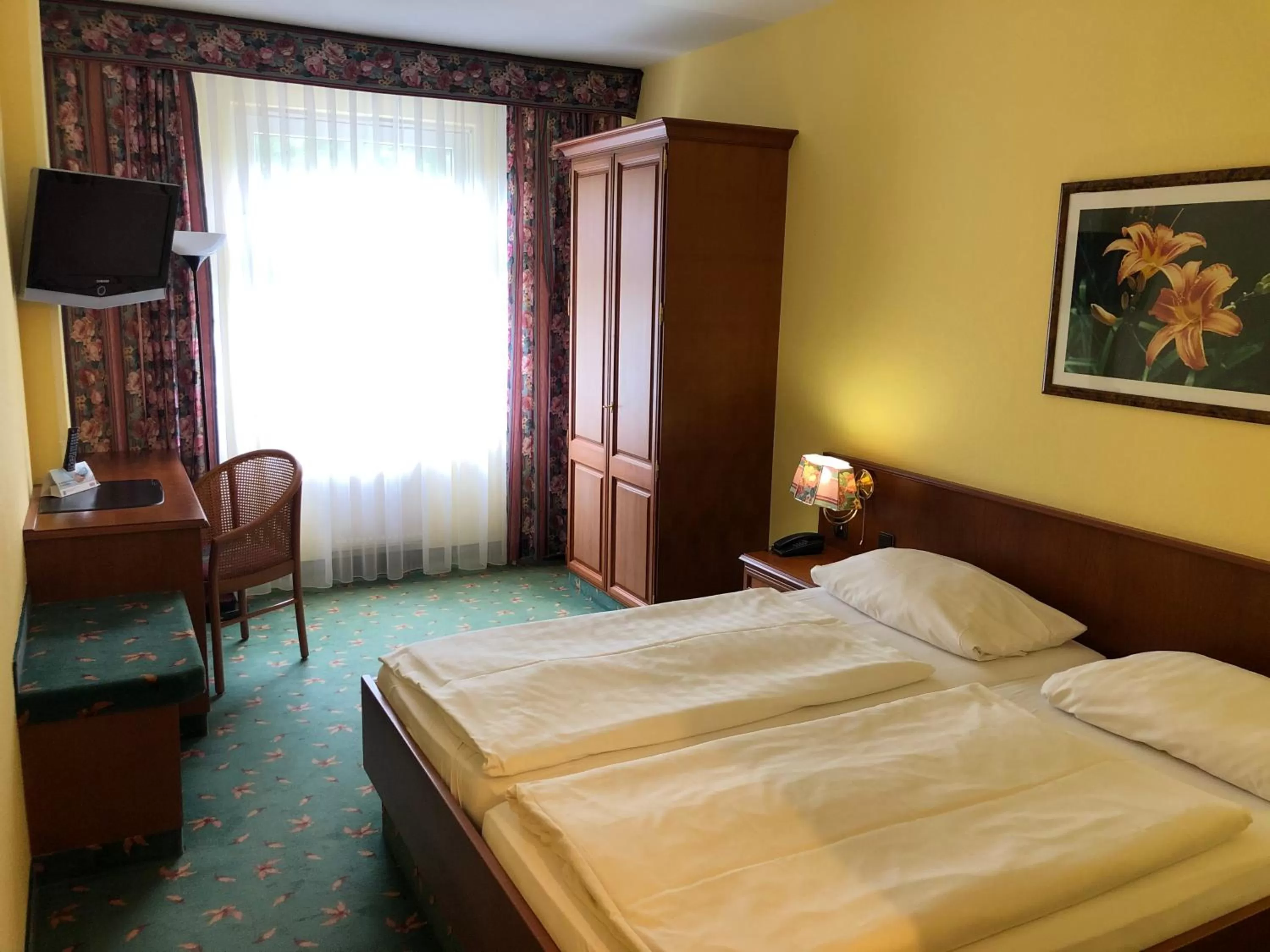 Photo of the whole room, Bed in Brandiser Parkhotel