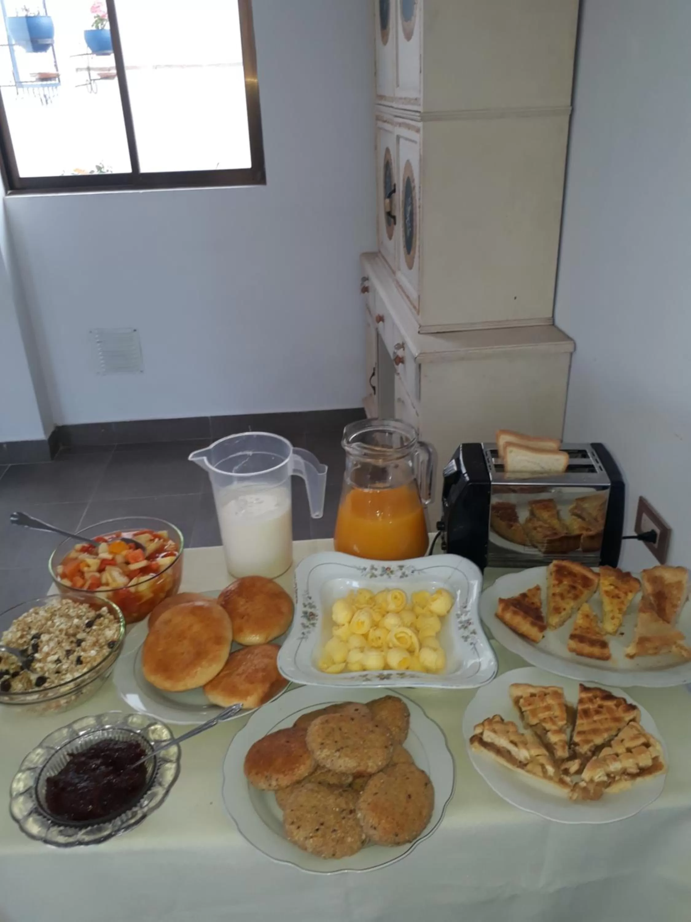 Breakfast in El Jardin De Su Merced B&B