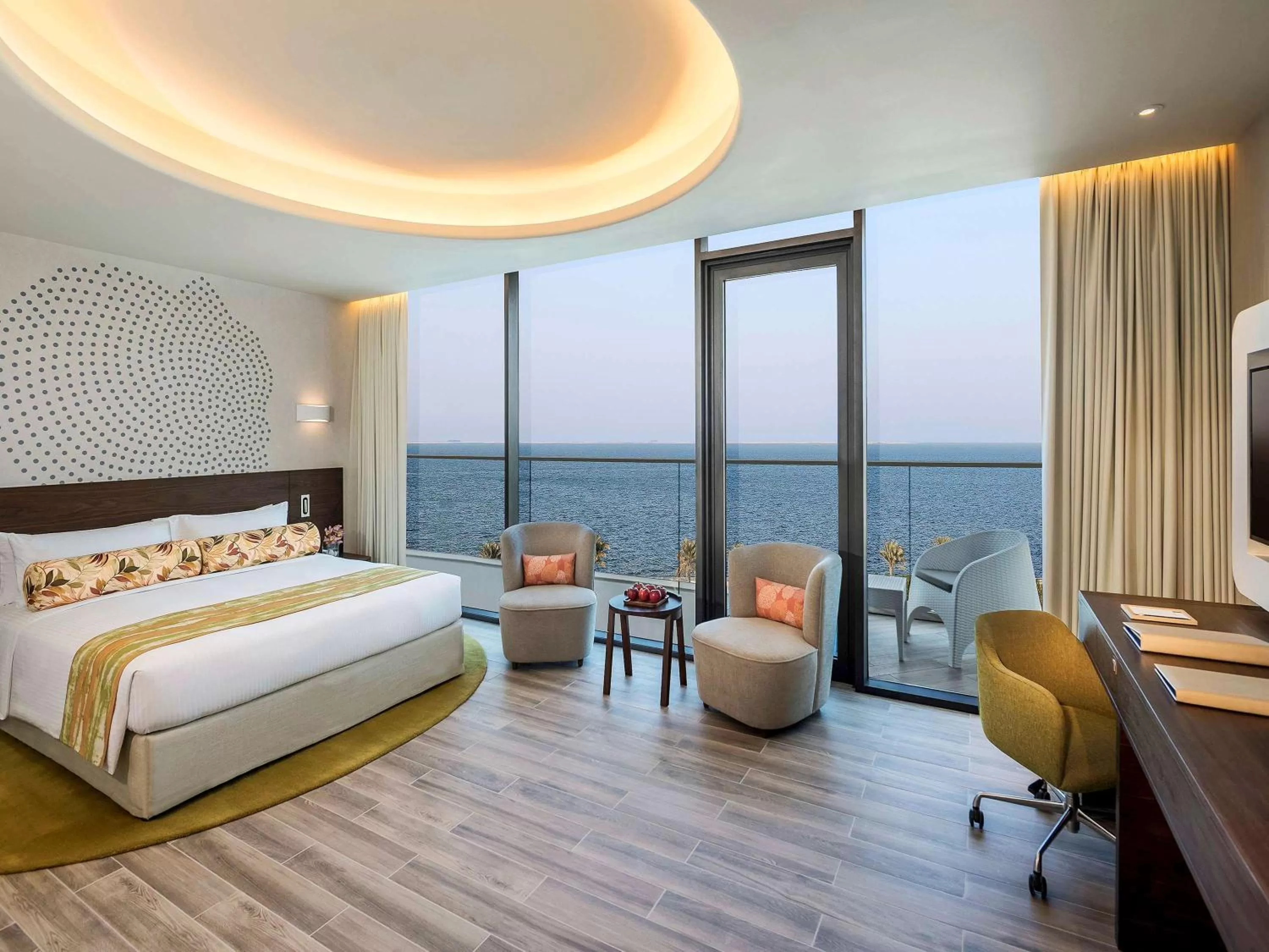 Photo of the whole room, Bed in The Retreat Palm Dubai MGallery by Sofitel