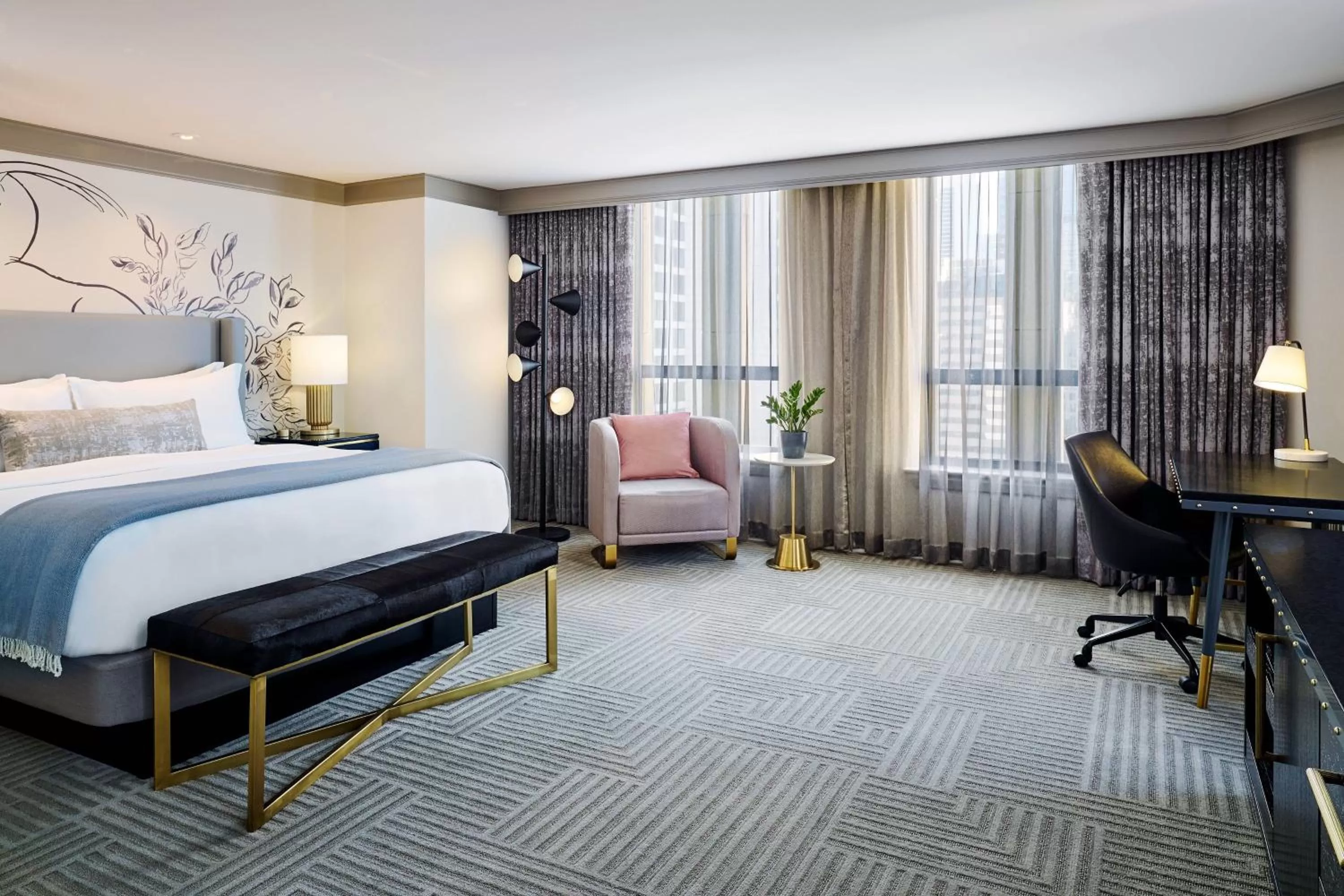 Photo of the whole room, Bed in The Gwen, a Luxury Collection Hotel, Michigan Avenue Chicago