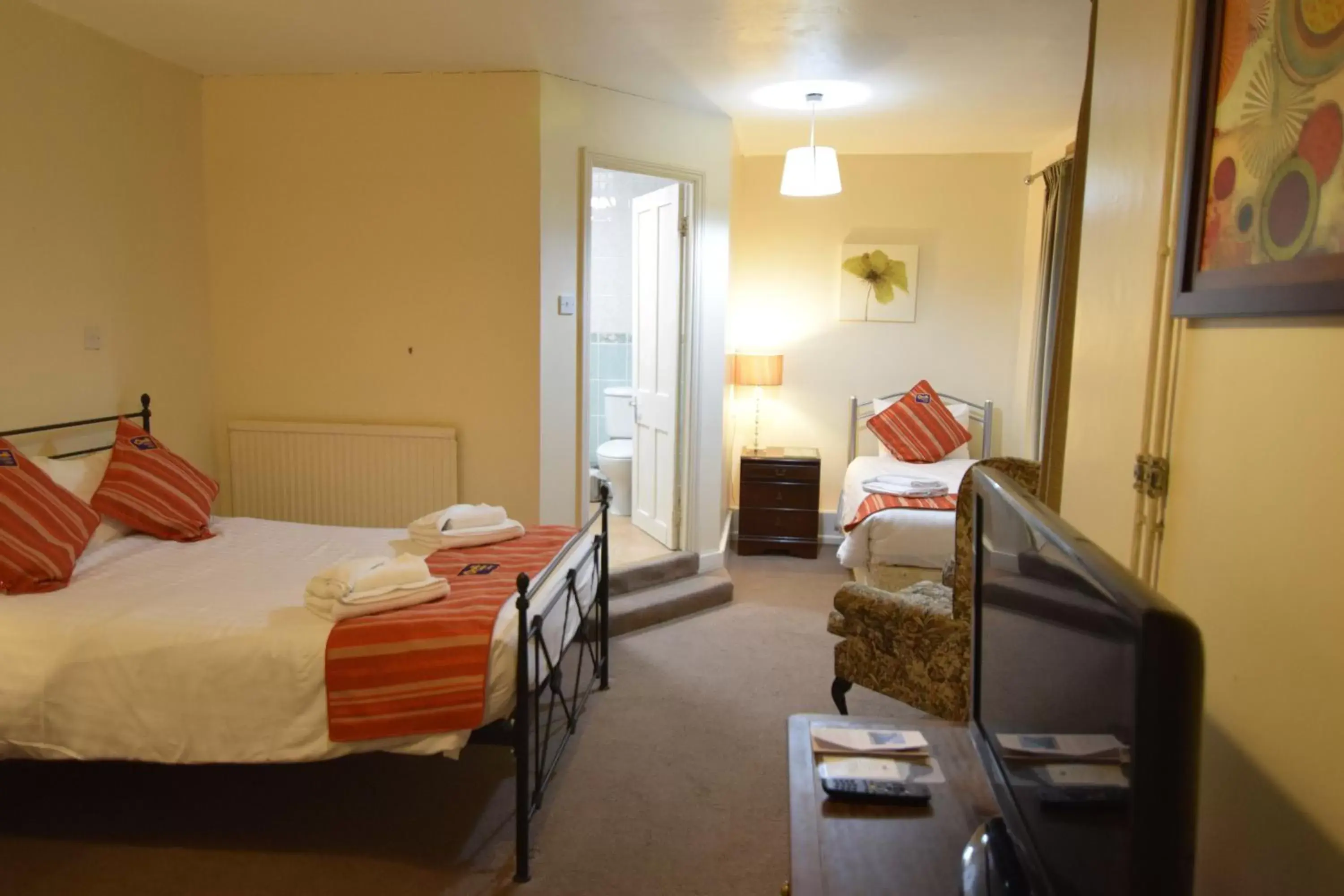 Triple Room with Private Bathroom in Castle Lodge Triple Room with Private Bathroom in Castle Lodge