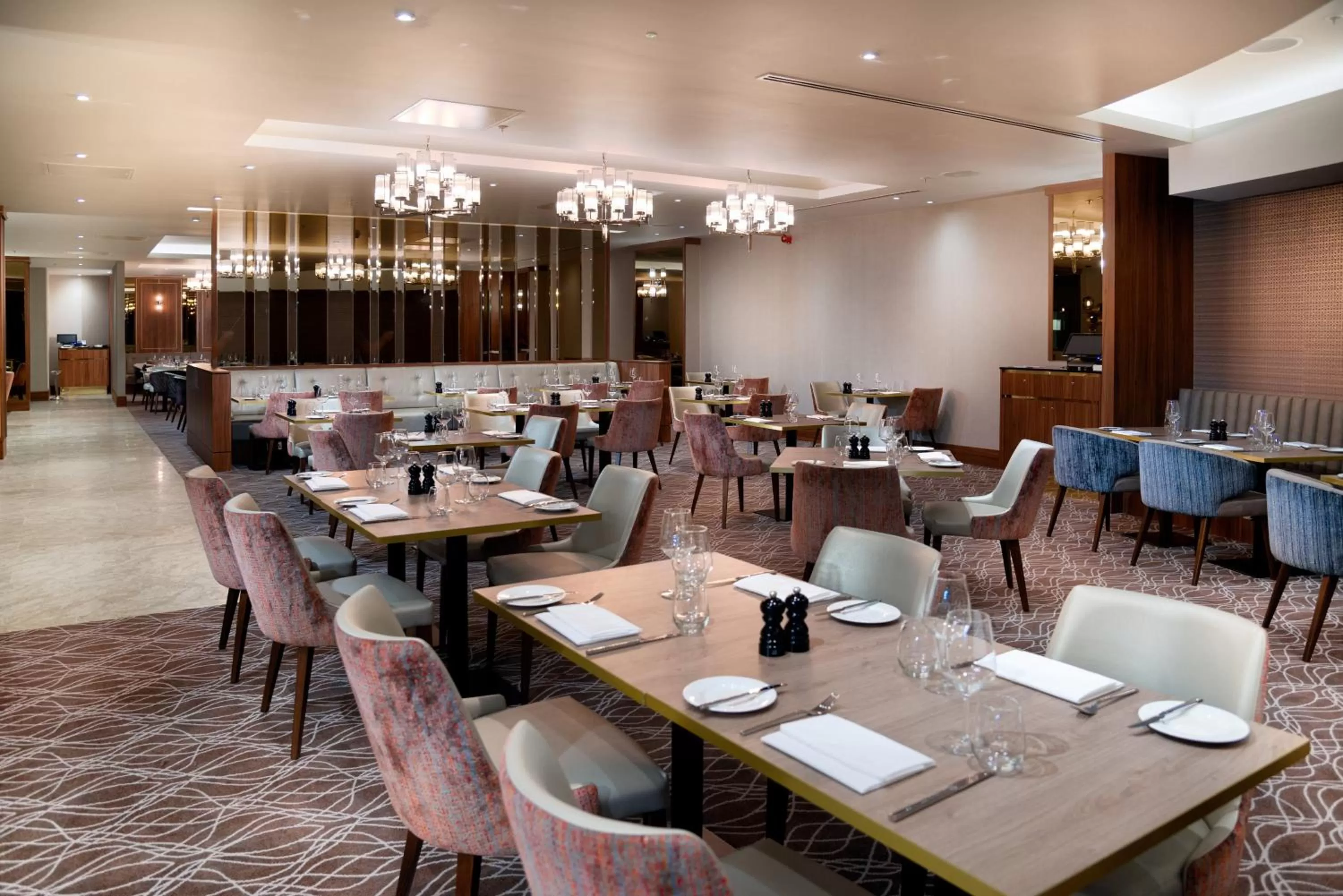 Restaurant/places to eat in Crowne Plaza London Heathrow T4 by IHG