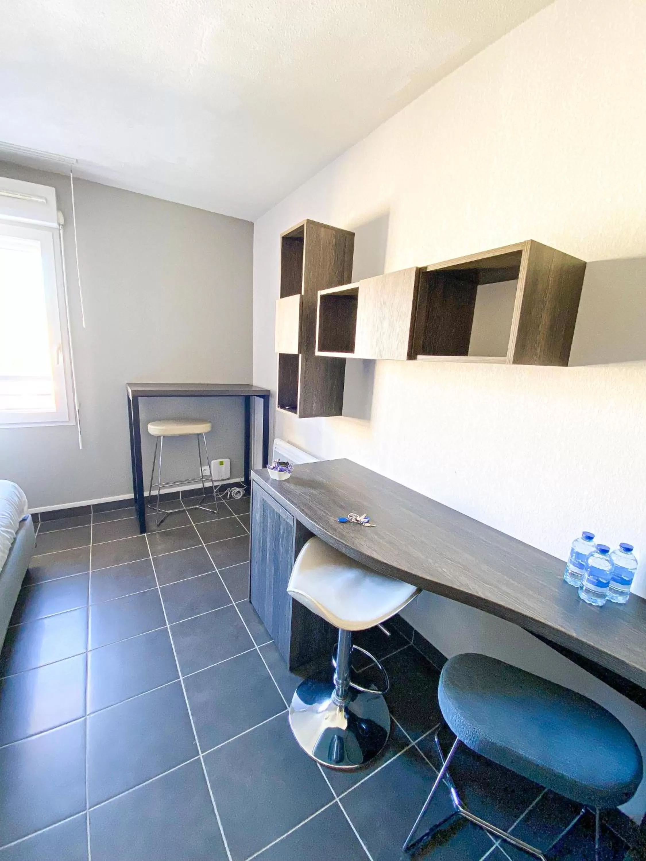 Dining area, Kitchen/Kitchenette in City Résidence Nice