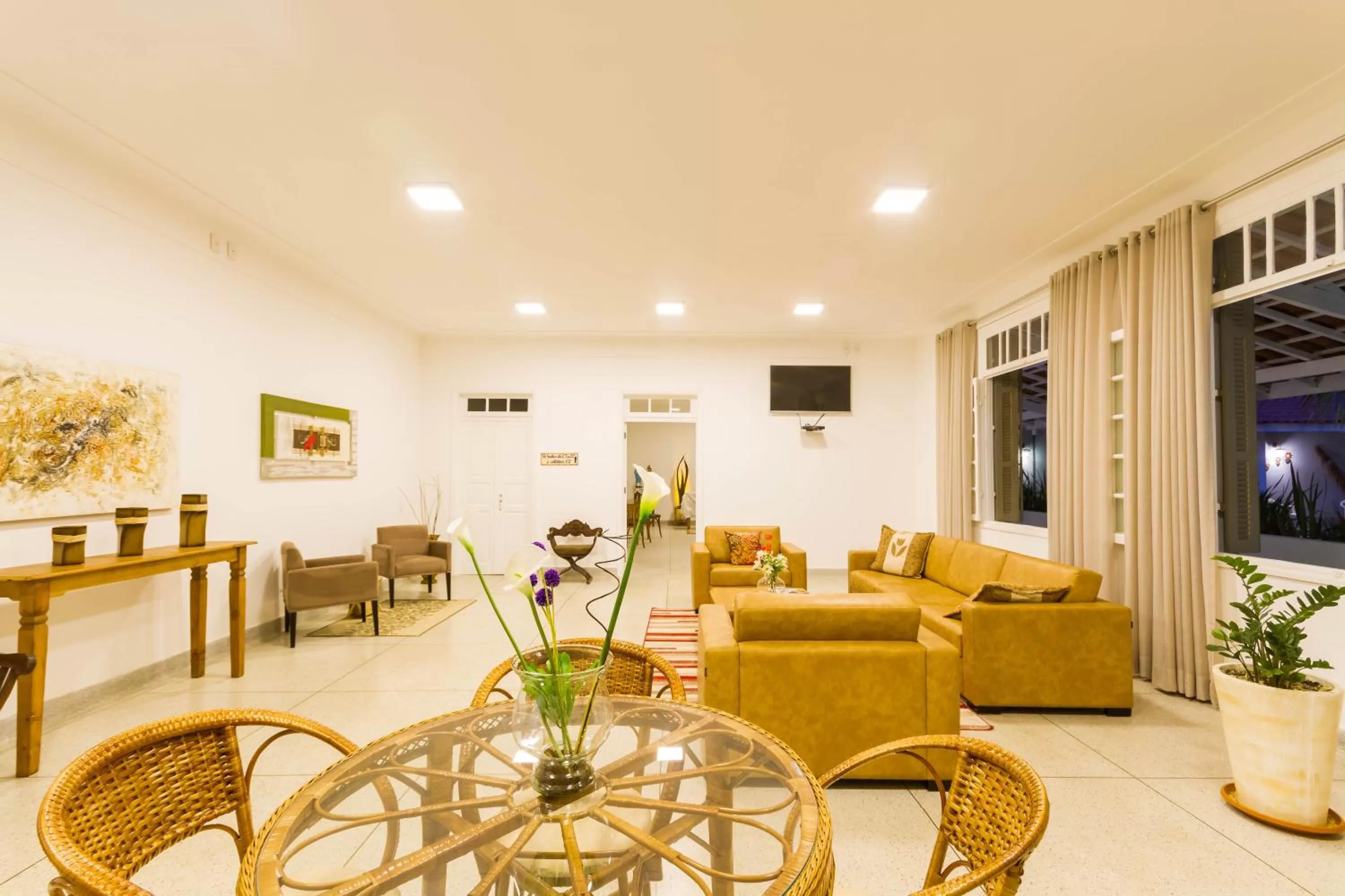 Communal lounge/ TV room, Seating Area in Pousada Sagrados Corações