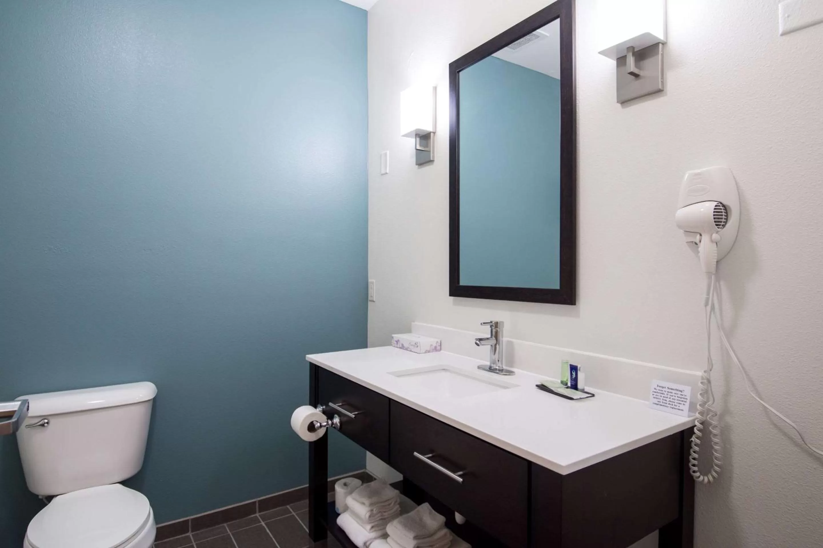 Bedroom in Sleep Inn & Suites Washington near Peoria