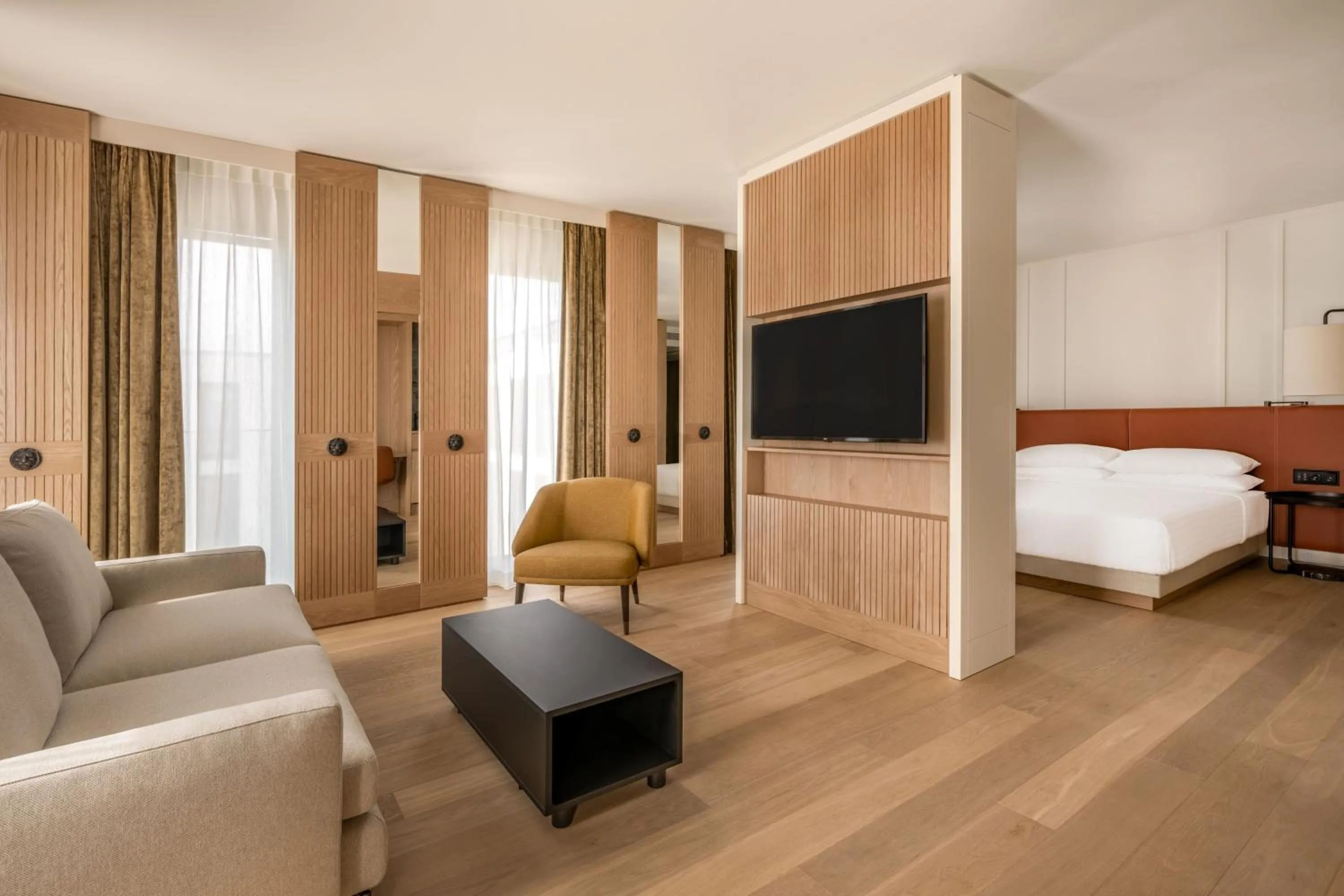 TV and multimedia, Bed in Munich Marriott Hotel City West