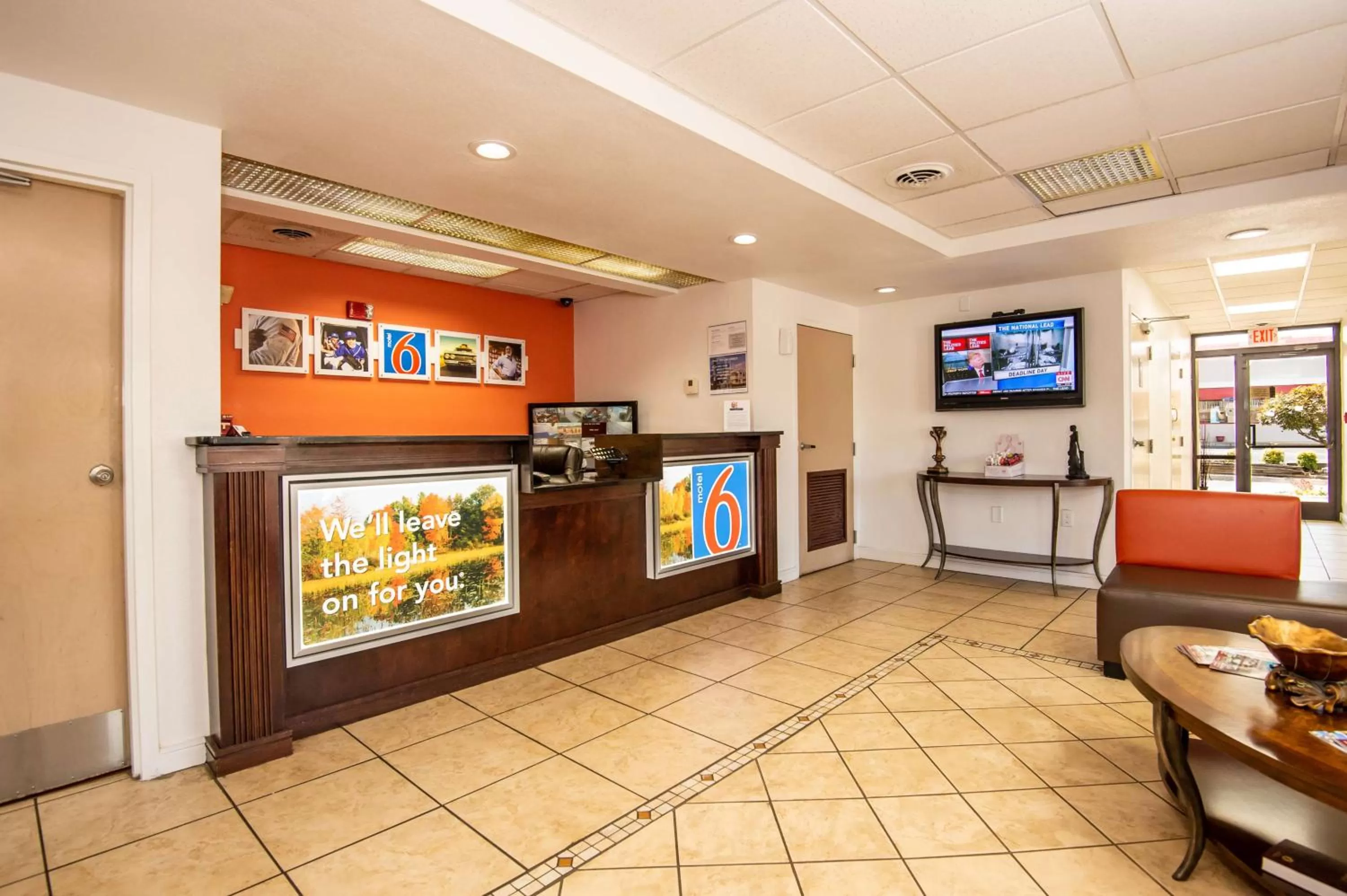 Communal lounge/ TV room in Motel 6-Kingsport, TN