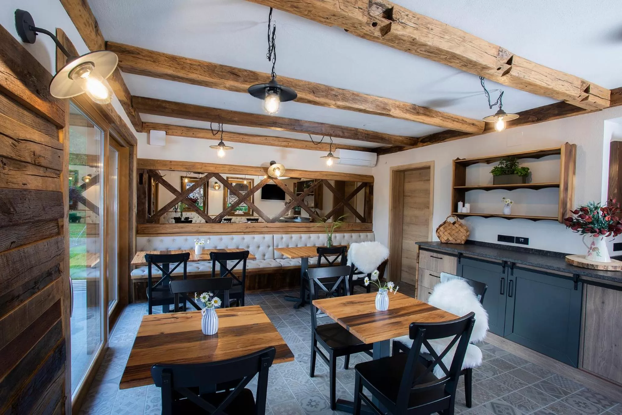 Restaurant/Places to Eat in House Troha