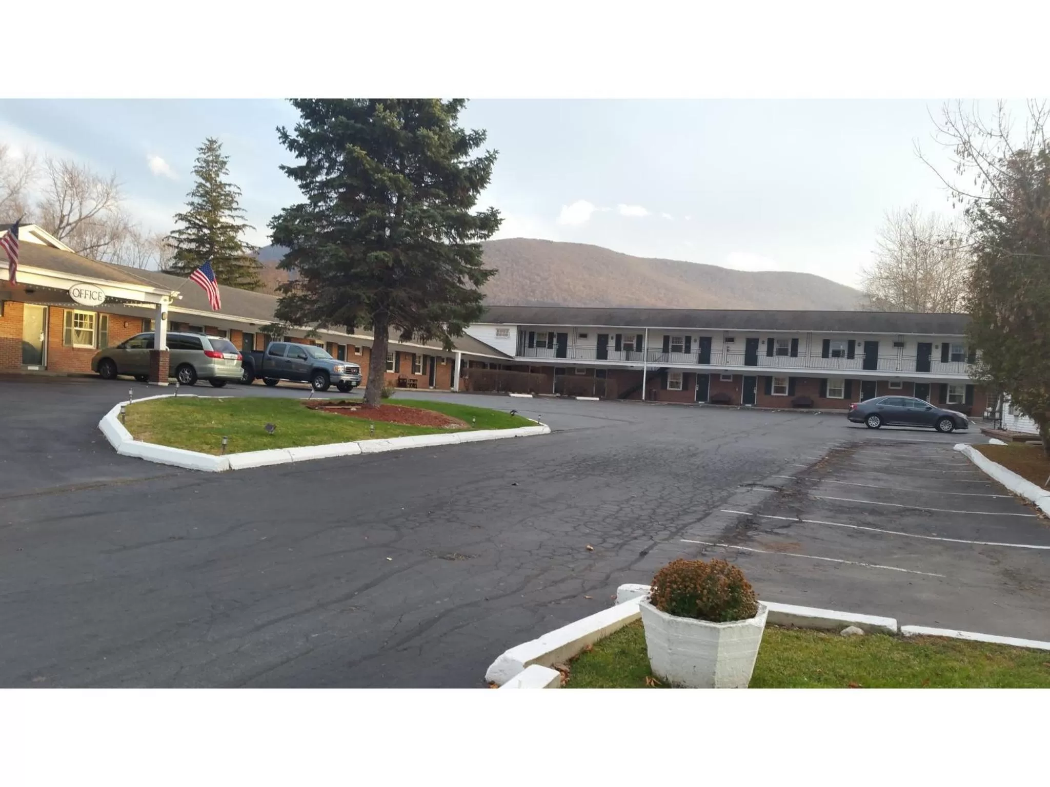 Property building in Howard Johnson by Wyndham Williamstown