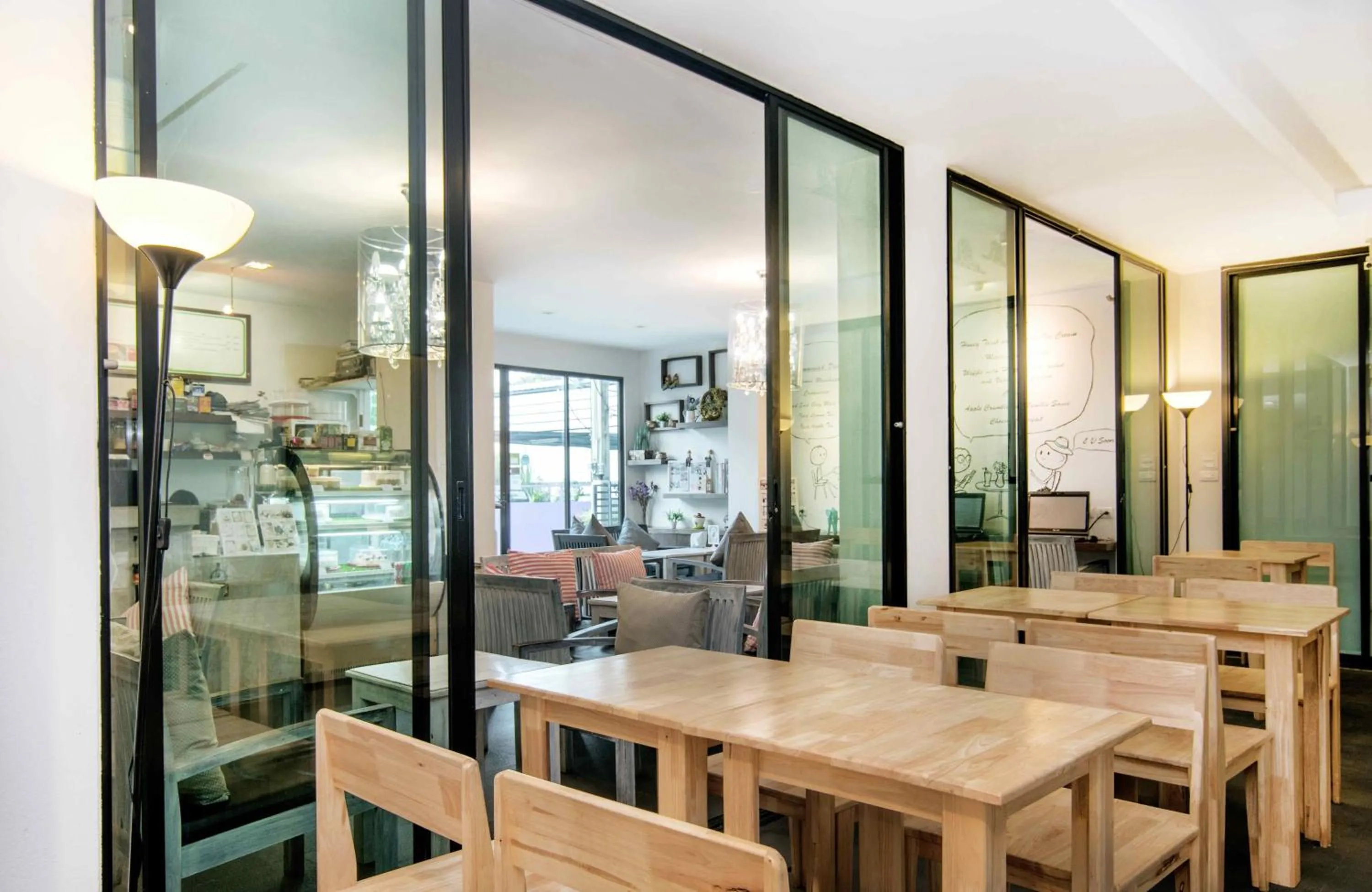 Restaurant/places to eat in The Phoenix Hotel Bangkok - Suvarnabhumi Airport