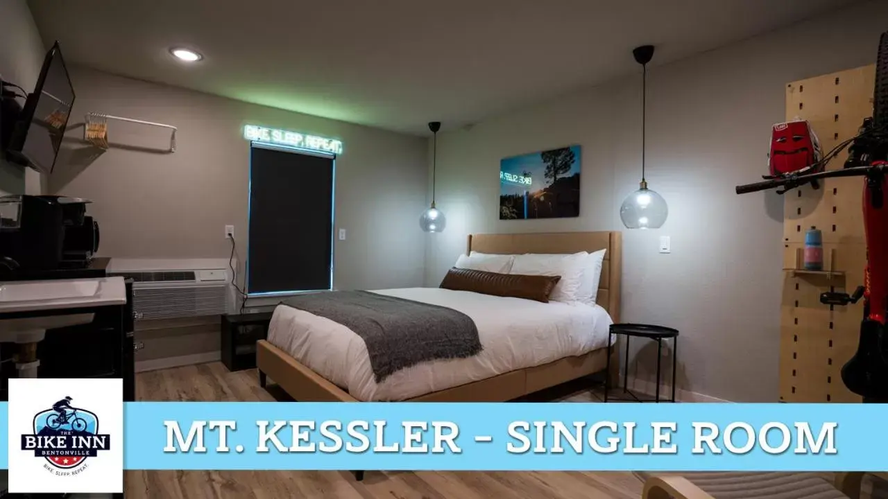 Deluxe Queen Studio - single occupancy in The Bike Inn Deluxe Queen Studio - single occupancy in The Bike Inn