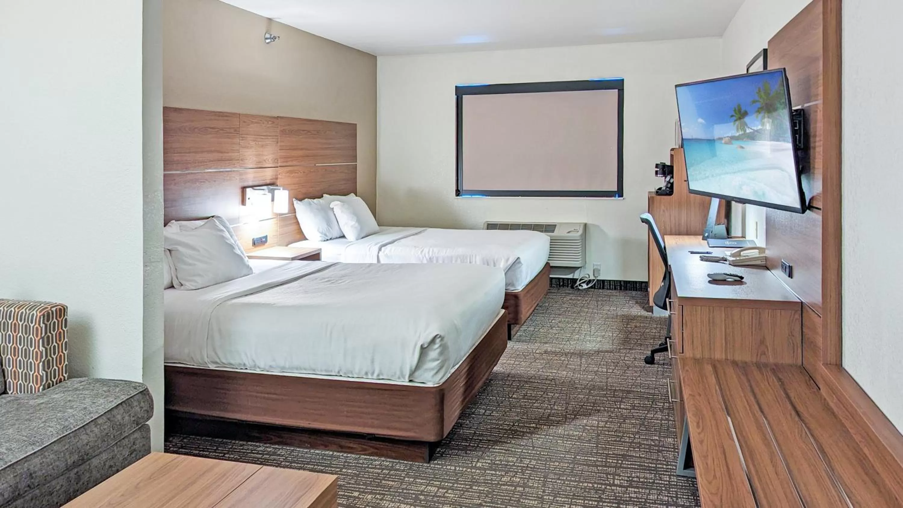 Bed in Estherville Hotel & Suites