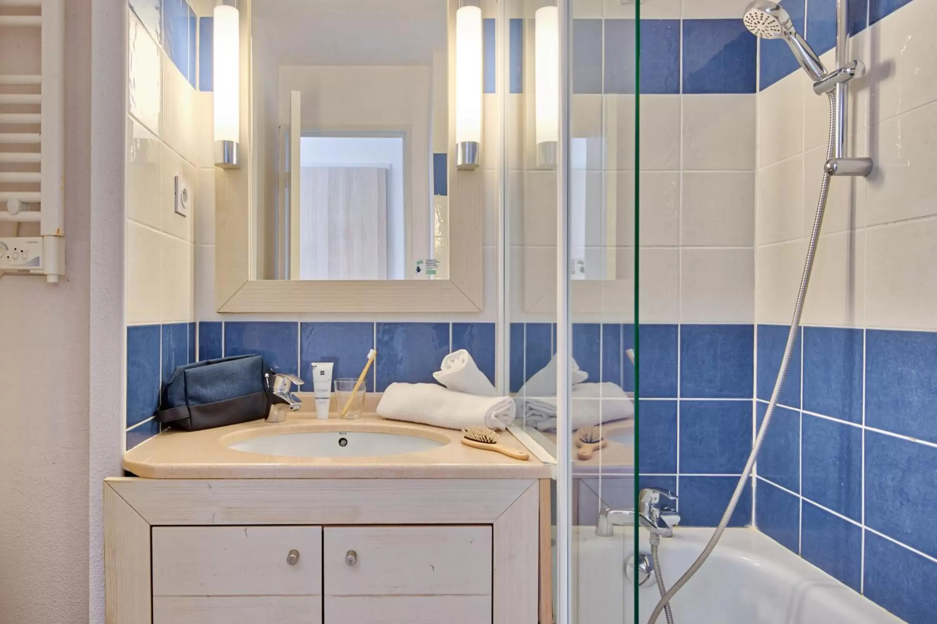 One-Bedroom Apartment with Sleeping Alcove and Terrace or Balcony (6 People) - Garden View in Résidence Pierre & Vacances La Pinède One-Bedroom Apartment with Sleeping Alcove and Terrace or Balcony (6 People) - Garden View in Résidence Pierre & Vacances La Pinède